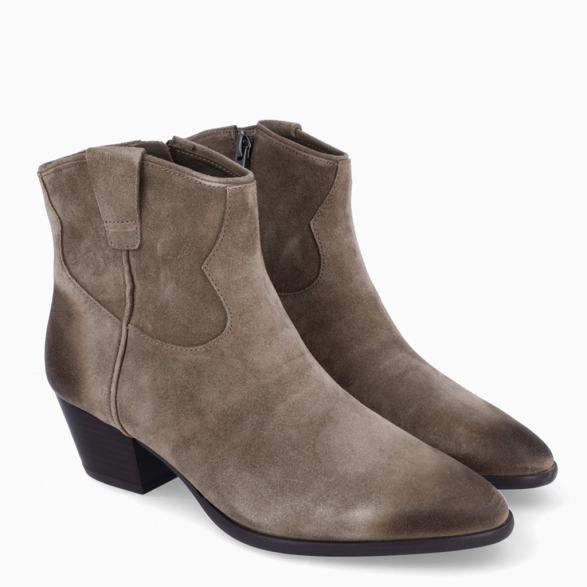 Botines de la marca ASH, modelo FAME. Botines elaborados en ante color taupe con punta lápiz. Botines con tacón 4cm de altura. Botines Ash FAME, complemento básico e ideal para ir a todos lados!