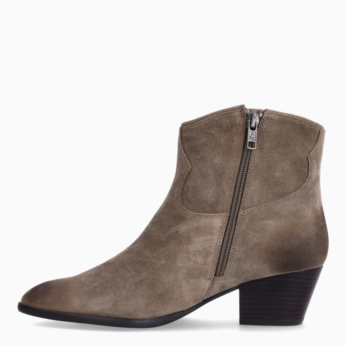 Botines de la marca ASH, modelo FAME. Botines elaborados en ante color taupe con punta lápiz. Botines con tacón 4cm de altura. Botines Ash FAME, complemento básico e ideal para ir a todos lados!