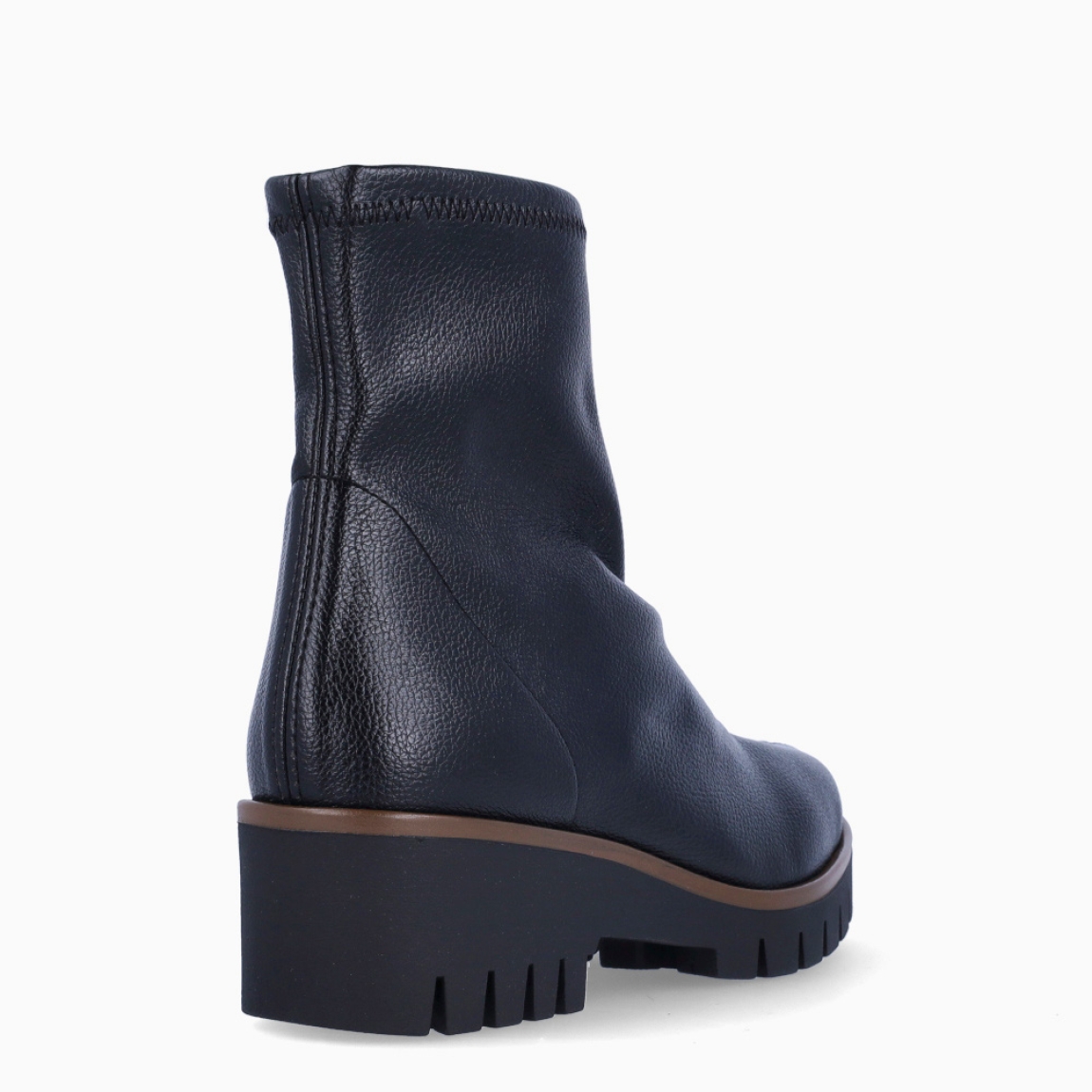 Botines de la marca Munné, modelo ACANTO. Botines elaborados en licra color negro. Botines adaptables para el día a día, que brinda la mayor comodidad en cada paso. Botines Munné con cierre de cremallera y tacón con una cuña de 4cm de altura. Estos botines Munné ACANTO son ideales para ti!