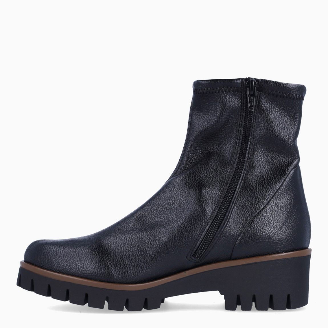 Botines de la marca Munné, modelo ACANTO. Botines elaborados en licra color negro. Botines adaptables para el día a día, que brinda la mayor comodidad en cada paso. Botines Munné con cierre de cremallera y tacón con una cuña de 4cm de altura. Estos botines Munné ACANTO son ideales para ti!