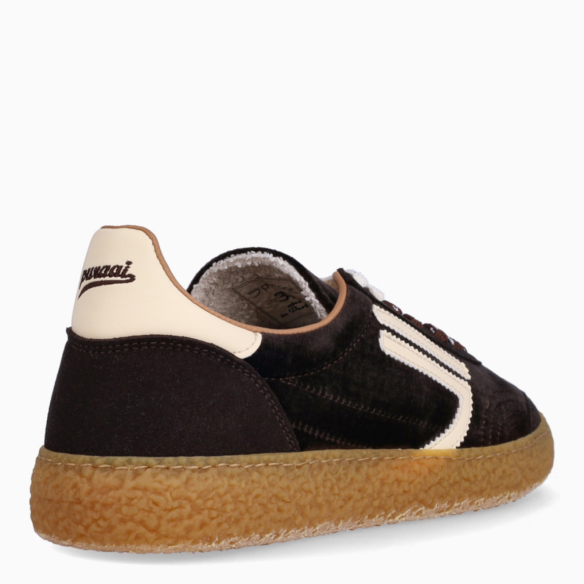 Deportivas de la marca Puraai, modelo TIRAMISÚ. Exterior elaboradas en naylon color marrón con detalle en logo blanco. Interior en piel color marrón con plantilla acolchada y extraíble para máxima comodidad. Cierre con cordones en dos tonos de color, blanco y marrón a rayas. Suela de goma plana. Estas deportivas PURAAI TIRAMISÚ son un complemento ideal para marcar un estilo increíble en tus looks!
