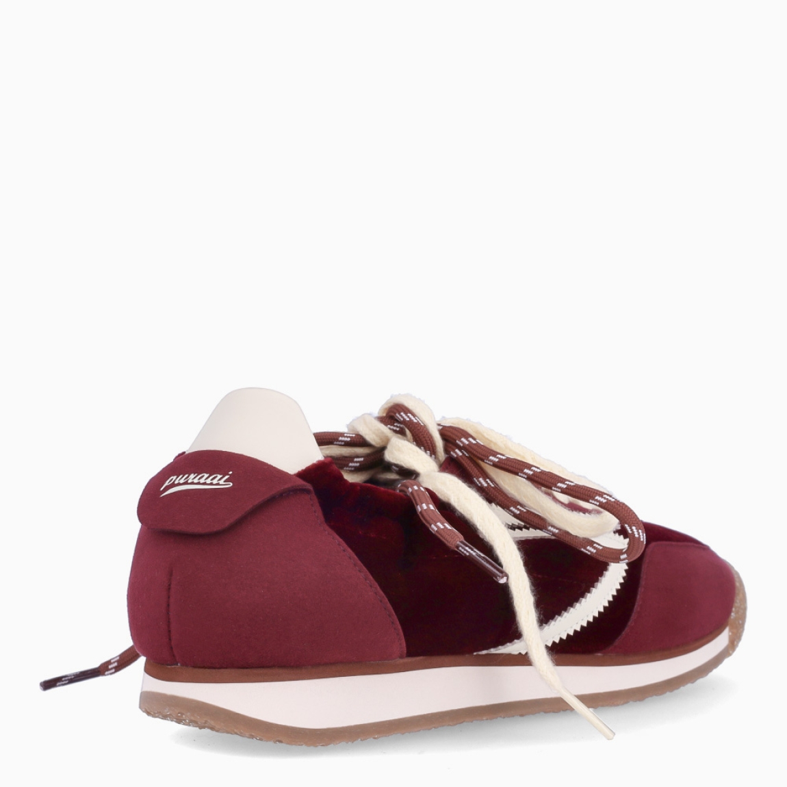 Deportivas de la marca Puraai, modelo PANTHER. Exterior elaboradas en naylon color burdeos con detalle en negro. Interior en piel color burdeos con plantilla acolchada y extraíble para máxima comodidad. Cierre con cordones en dos tonos de color, beig y marrón a rayas. Suela de goma plana. Estas deportivas PURAAI PANTHER son un complemento ideal para marcar un estilo increíble en tus looks!