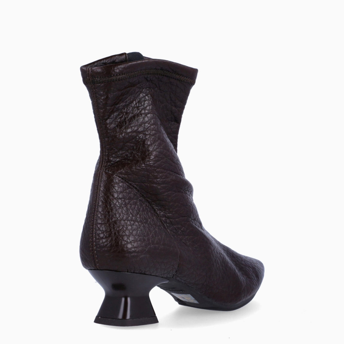 Botines de la marca Itse, modelo AUBELINE. Botines elaborados en polipiel color marrón oscuro con punta lápiz. Botines Itse con tacón grueso con 4cm de altura. Estos botines Itse AUBELINE, son un complemento que darán elegancia y comodidad a tus looks!