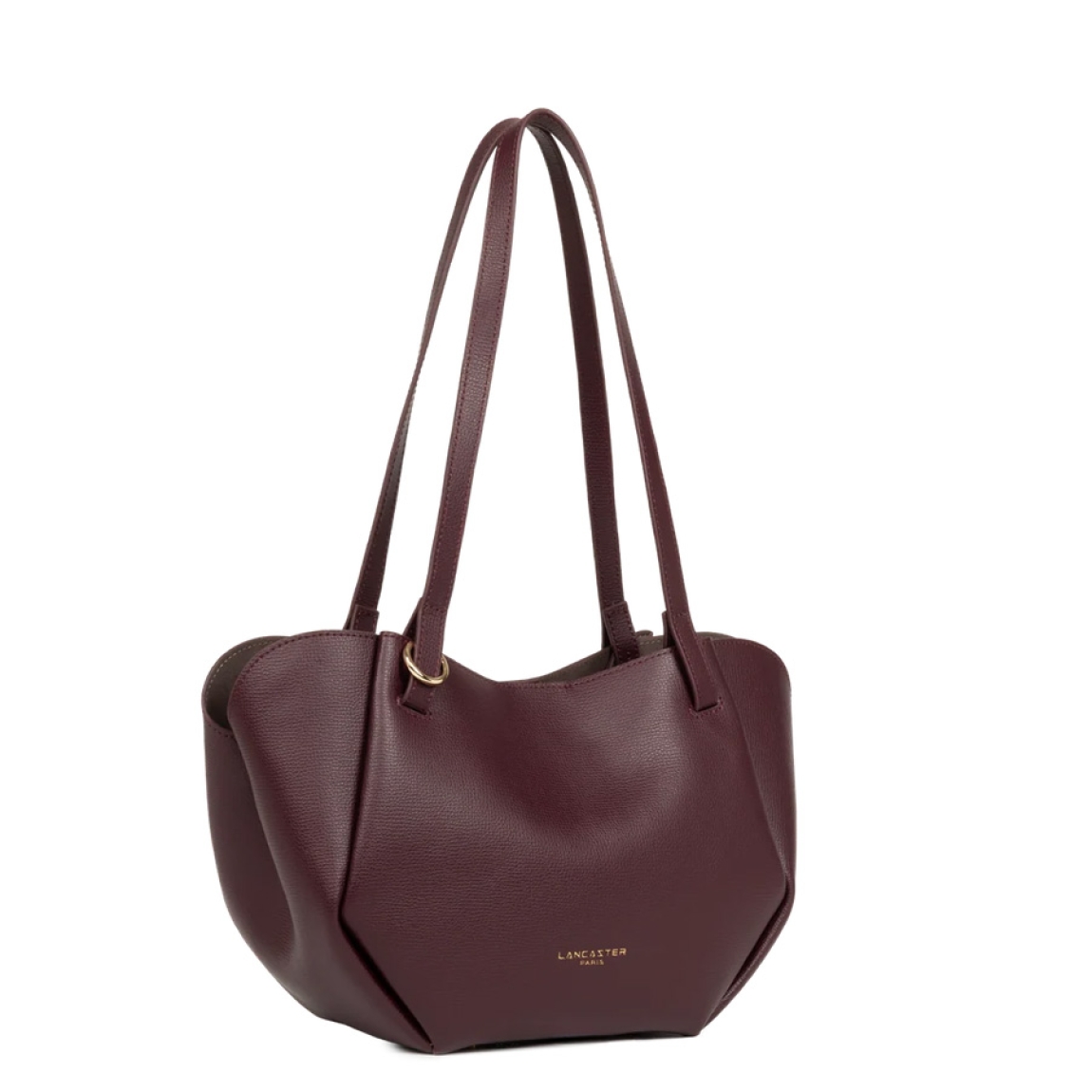Bolso shopper de la marca Lancaster, modelo SIERRA HAUS. Bolso de hombro confeccionado en serraje de piel de vacuno granulada color burdeos. Se compone de dos compartimentos con cierre a presión y un compartimento central con cremallera para organizar tus esenciales. Bolso Lancaster equipado con dos asas sencillas no ajustables, se lleva al hombro. Bolso Lancaster SIERRA HAUS, es un complemento ideal para completar tus looks del día a día!