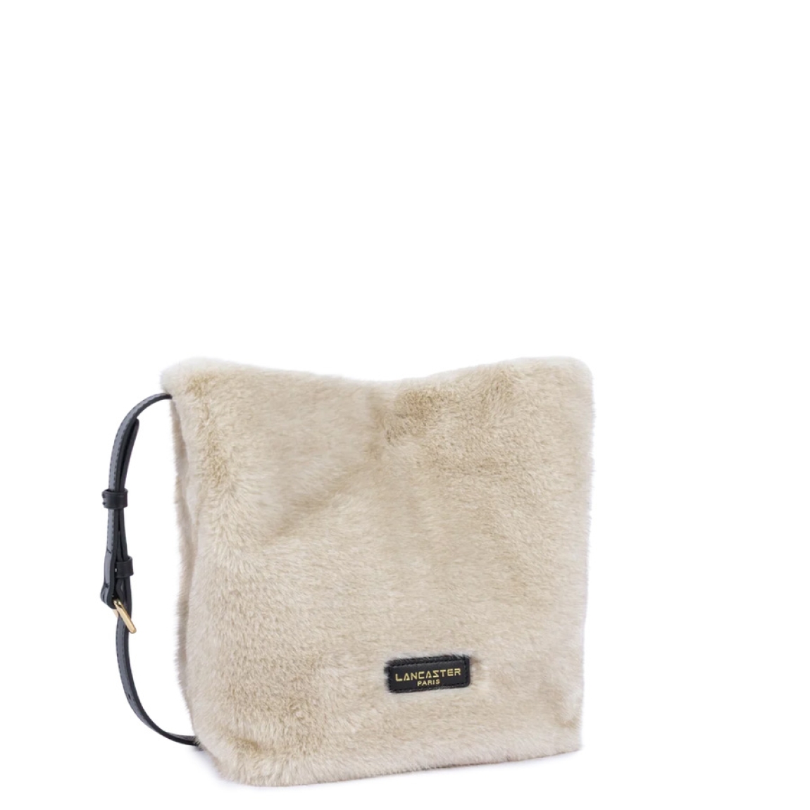 Bolso de la marca Lancaster, modelo MOUMOUTER. Bolso confeccionado en poliéster con detalles en piel de vacuno color crudo. Cuenta con un compartimento central interior con cremallera, un bolsillo interior con cremallera y un doble bolsillo sencillo para organizar tus esenciales. Bolso Lancaster MOUMOUTE, cuenta con un cierre imantado quegarantiza practicidad en el día a día. Equipado con un asa larga y ajustable, se lleva al hombro o cruzado. Perfecto para ti!