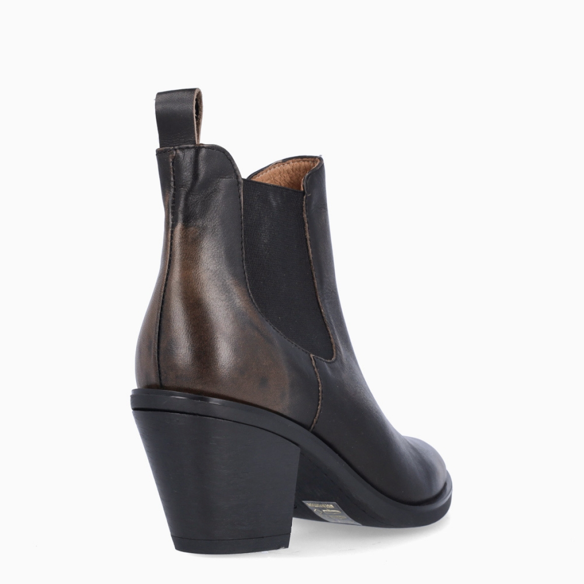 Botines de la marca Munné, modelo VESTE. Botines elaborados en piel con efecto desgatado tipo aviador color marrón. Botines con punta lápiz y tacón grueso de 5cm de altura. Estos botines Munné VESTE, son un complemento clásico, con estilo y elegancia, que dejará crear diferentes looks esta temporada!