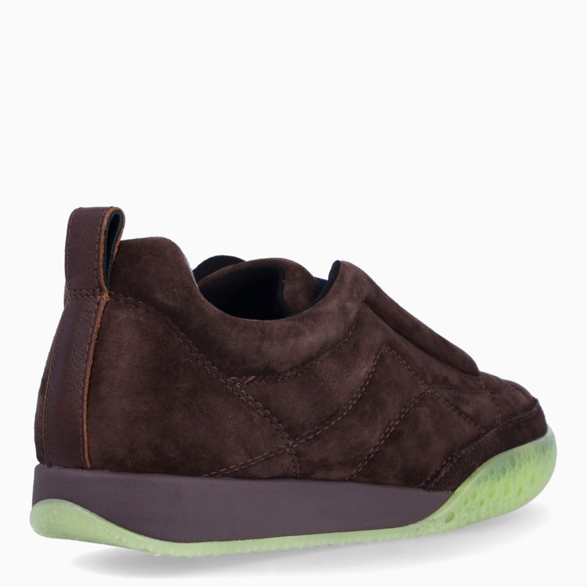 Deportivas de la marca 4CCCCEES, modelo BUBBLE OLLO. Deportivas elaborados en ante color marrón chocolate con cierre a cordones a tono. Suela plana de goma y color verde para darse un diseño vanguardista. Deportivas 4CCCCEES BUBBLE OLLO, complemento ideal para marcar un estilo contemporáneo y cómodo, perfecto para el día a día!