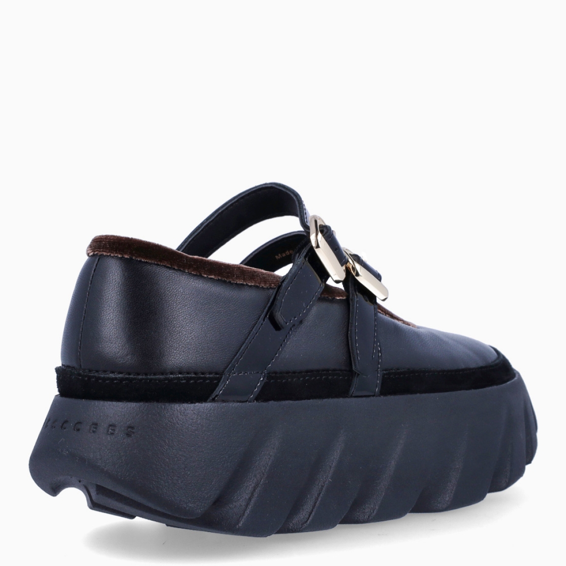 Merceditas de la marca 4CCCCEES, modelo TURA BALLET. Exterior en piel color negro. Interior en piel color beig. Cierre con doble hebilla en pala color negro. Suela dentada con plataforma con 4cm de altura. Estas merceditas 4CCCCEES TURA BALLET tienen un diseño divertido que le dará personalidad a tus looks de temporada. y sobre todo te garantizarán la máxima comodidad.
