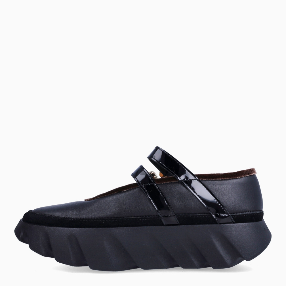 Merceditas de la marca 4CCCCEES, modelo TURA BALLET. Exterior en piel color negro. Interior en piel color beig. Cierre con doble hebilla en pala color negro. Suela dentada con plataforma con 4cm de altura. Estas merceditas 4CCCCEES TURA BALLET tienen un diseño divertido que le dará personalidad a tus looks de temporada. y sobre todo te garantizarán la máxima comodidad.