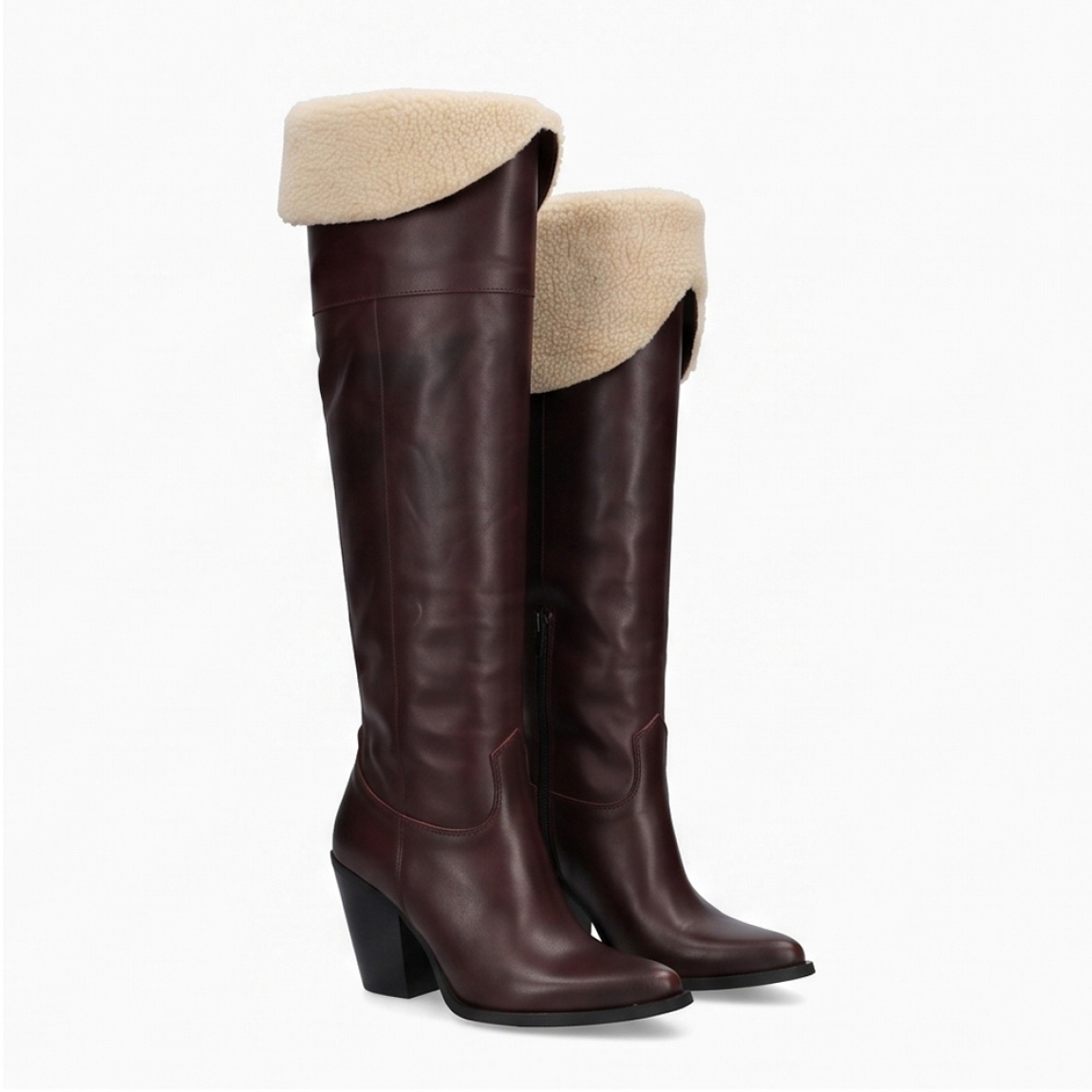 Botas de la marca Itse, modelo MANHATTAN. Botas en piel color burdeos con puntera lápiz. Interior en forro de piel acolchada efecto borrego. Botas perfectas para estilizar tus looks con un tacón de 5cm de altura. Botas Itse con cierre en cremallera. Botas Itse MANHATTAN, ideal para resaltar tus looks!