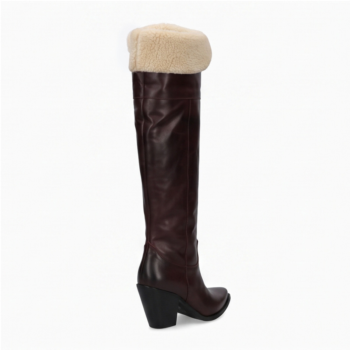 Botas de la marca Itse, modelo MANHATTAN. Botas en piel color burdeos con puntera lápiz. Interior en forro de piel acolchada efecto borrego. Botas perfectas para estilizar tus looks con un tacón de 5cm de altura. Botas Itse con cierre en cremallera. Botas Itse MANHATTAN, ideal para resaltar tus looks!