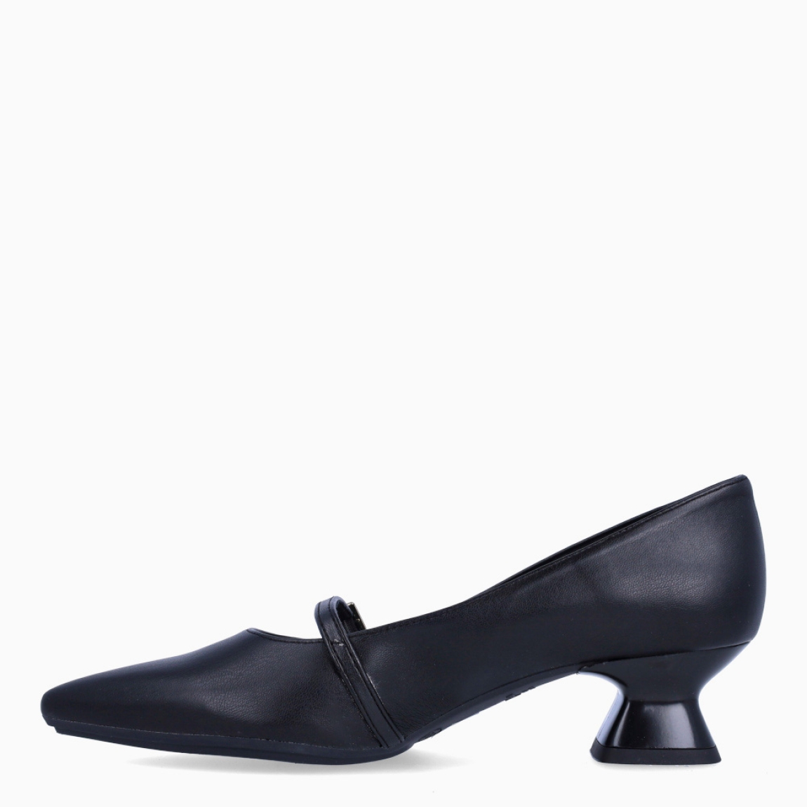 Salones de la marca Itse, modelo CORAIL. Salones en piel color negro con punta lápiz, que le da el toque elegante. Cierre de salones Itse con hebilla en pala. Tacón grueso de 4cm de altura para tener la comodidad al andar. Salones Itse CORAIL, ideal para ti!