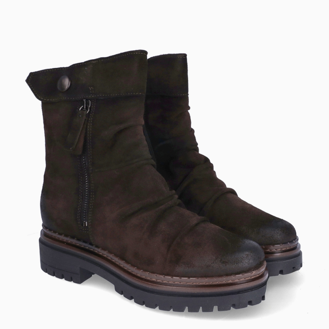 Botines de la marca MJUS, modelo CARMELINA. Botines en piel efecto corrugado y desgastado de color marrón oscuro. Puntera redonda y suela dentada con tacón de 3cm de altura para máxima comodidad. Cierre con cremallera. Botines MJUS CARMELINA, un complemento diseñado con estilo ubano, resistente para todo el día!
