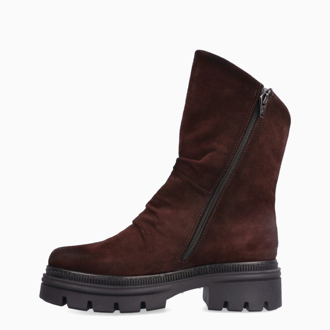 Botines de la marca MJUS, modelo CARMELINA. Botines en piel efecto corrugado de color burdeos. Puntera redonda y suela dentada con tacón de 3cm de altura para máxima comodidad. Cierre con cremallera. Botines MJUS CARMELINA, un complemento diseñado con estilo ubano, resistente para todo el día!