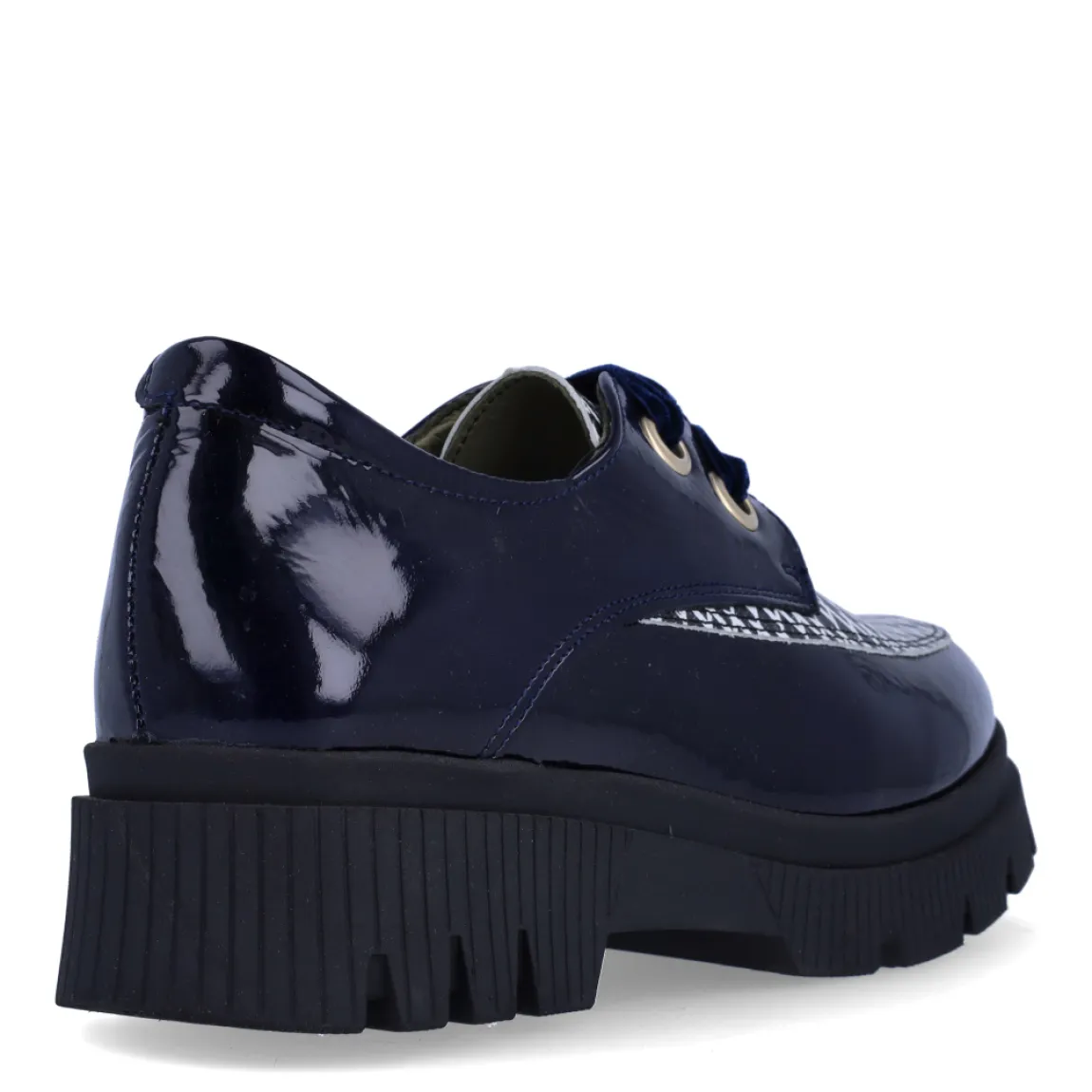 Blucher de la marca Munné, modelo PILAR05. Elaborado en charol color azul marino con estampado en pala. Interior en piel color taupe. Cierre de blucher Muné con cordones color negro. Suela con plataforma de 3cm de altura. Estas blucher Munné PILAR05 son ideales para ti!