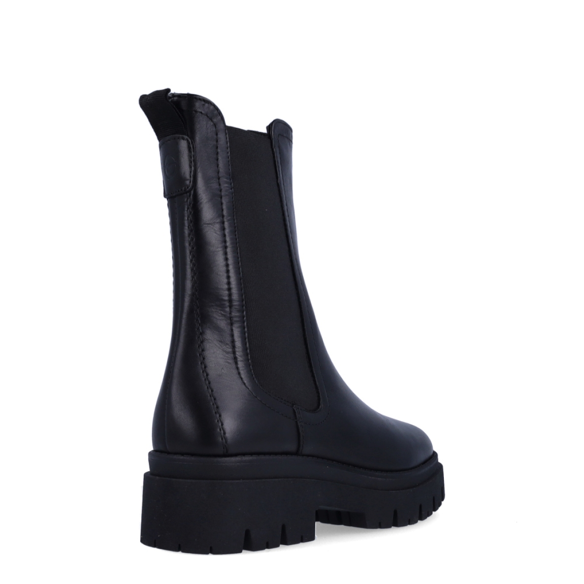 Botines chelsea de caña media de la marca Tamaris, modelo TRACK. Confeccionados en piel lisa negra de alta calidad, presentan una silueta limpia con anchos elásticos laterales y tirador trasero para calzarse con total facilidad. Incorporan plantilla interior acolchada de alto confort y una suela track con cuña de 5 cm que aísla eficazmente del frío, sumando altura con gran estabilidad. Quedan espectaculares con tejanos anchos, pantalones de vestir o contrastando con vestidos midi fluidos y cazadoras de cuero. ¡El básico contemporáneo definitivo para un estilo impecable y cómodo todos los días!