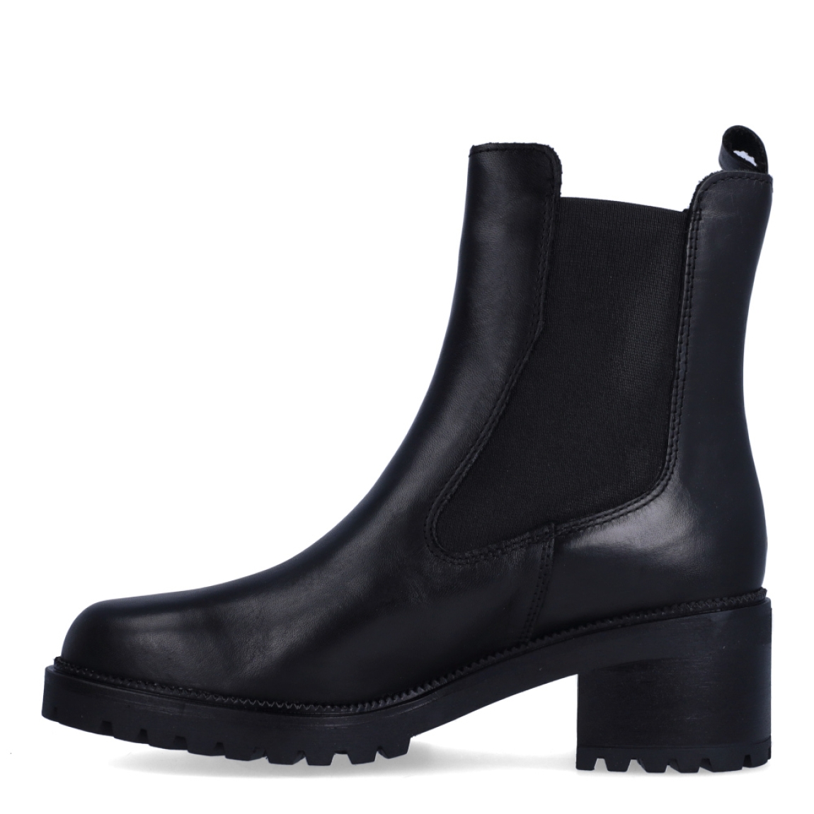 Botines chelsea de tacón de la marca Tamaris, modelo CITY. Confeccionados en suave piel lisa de primera calidad en color negro, presentan una elegante silueta de caña media con elásticos laterales y tirador trasero para un calce rápido y flexible. Incorporan una plantilla interior acolchada de alto confort, un estable tacón ancho en bloque de 5 cm y una suela track de goma dentada que garantiza un agarre seguro en cualquier superficie. Ideales para combinar con pantalones de vestir, faldas midi plisadas o tejanos anchos con blazer estructurada para un estilismo actual y favorecedor. ¡El botín todoterreno perfecto para estilizar la figura sin renunciar al máximo confort!