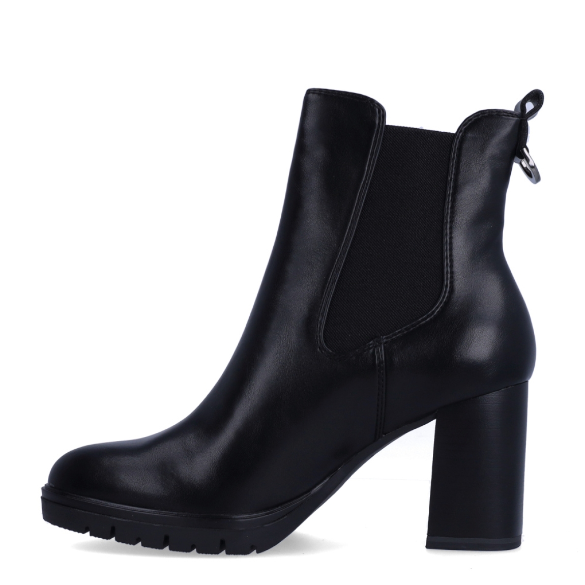 Botines chelsea de tacón de la marca Tamaris, modelo TOWER. Confeccionados en ecopiel de acabado suave en color negro, destacan por su diseño estilizado con elásticos laterales y un original tirador trasero con anilla metálica. Cuentan con plantilla interior acolchada de gran confort, un tacón bloque de 8 cm y una plataforma delantera con suela dentada que compensa la inclinación para ofrecer máxima estabilidad. Ideales para combinar con pantalones de vestir, faldas midi o tejanos anchos con blazer para estilizar la silueta en cualquier ocasión especial o de diario. ¡El botín sofisticado de tendencia que combina altura y confort absoluto!