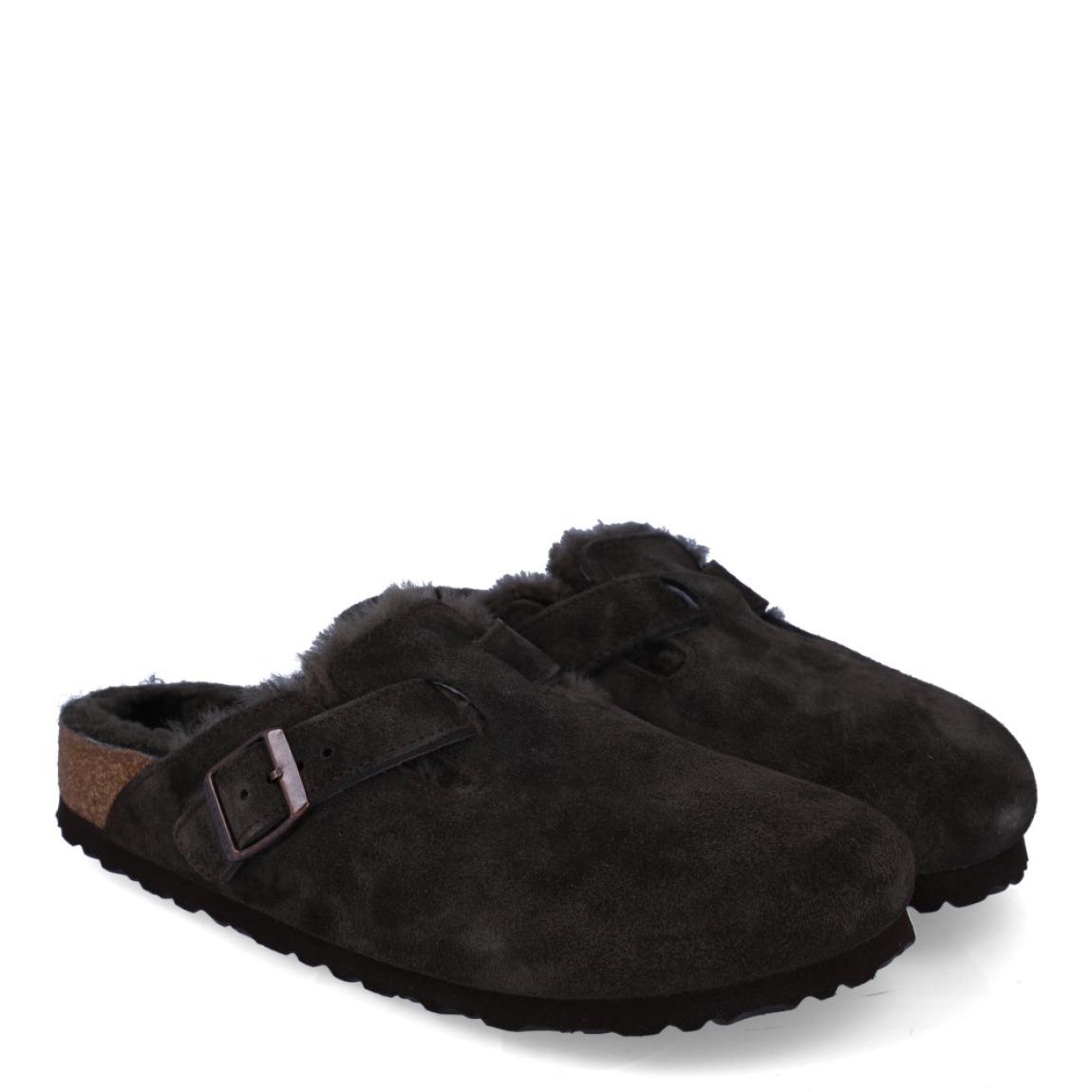 Zuecos de la marca Birkenstock modelo BOSTON. Exterior e interior elaborado en ante de color gris oscuro con puntera redonda. Zuecos Birkenstock con cierre de hebilla ajustable en la pala. Interior con pelo. Suela de corcho de 2,5 cm de plataforma. Planta ergonómica. Hechas en Alemania. Zuecos Birkenstock BOSTON son el complemento ideal de comodidad y ligereza para esta temporada!
