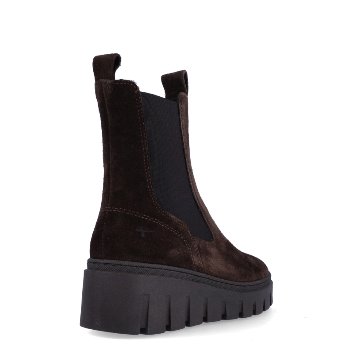Botines estilo chelsea de la marca Tamaris, modelo BRUN. Confeccionados en suave piel de ante en un intenso tono marrón chocolate, presentan caña media con dobles tiradores y amplios paneles elásticos laterales para un calce rápido y flexible. Incorporan plantilla interior acolchada de alto confort y una ligera suela dentada con cómoda cuña de 2 cm, perfecta para aislar del frío y brindar máxima estabilidad en cada pisada. Ideales para llevar con pantalones de vestir, vestidos midi fluidos con abrigo estructurado o tejanos anchos. ¡El botín todoterreno imprescindible para vestir con estilo y confort todo el invierno!