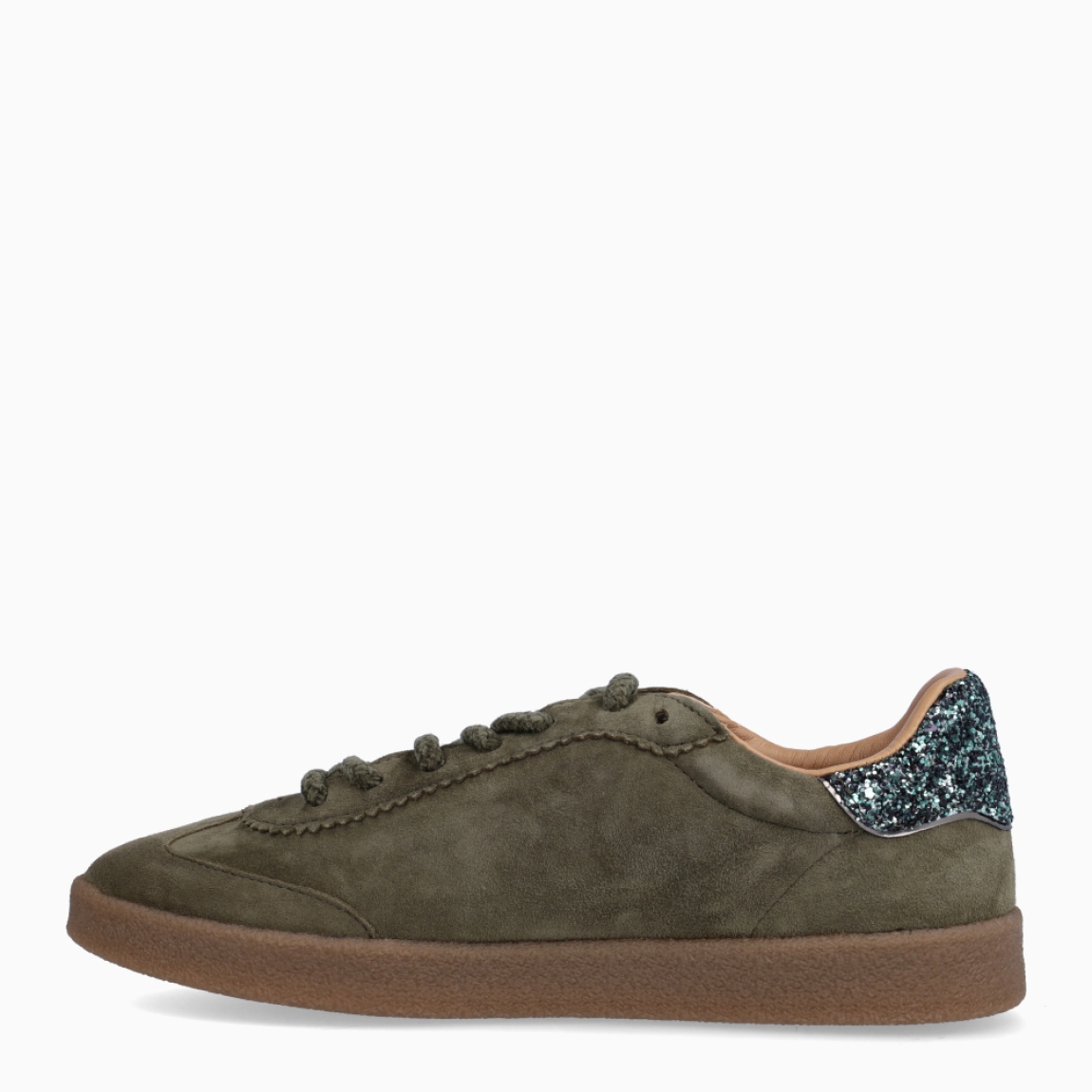 Deportivas de la marca Blauer, modelo AURORA04. Deportivas elaboradas en ante color kaki con detalle de logo escarchado en lado externo. Interior en pie color beig con plantilla acolchada para máxima comodidad. Deportivas Blauer AURORA04 con cierre de cordones a tono. Suela plana de goma. Deportivas Blauer AURORA04, complemento ideal para temporada, acompañará tus looks con estilo!