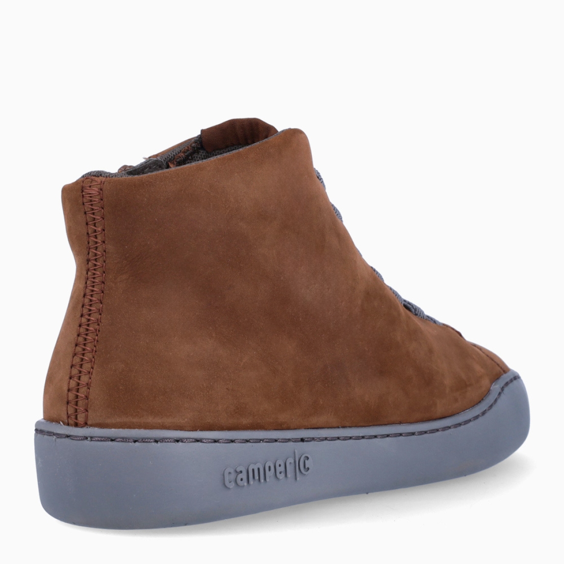 Botines clásicos de la marca Camper, modelo TOURING. Exterior en nobuc color cuero. Botines con cierre de cordones en pala color gris. Suela de goma plana. Estos botines Camper TOURING son complemento ideal para tu día a día!