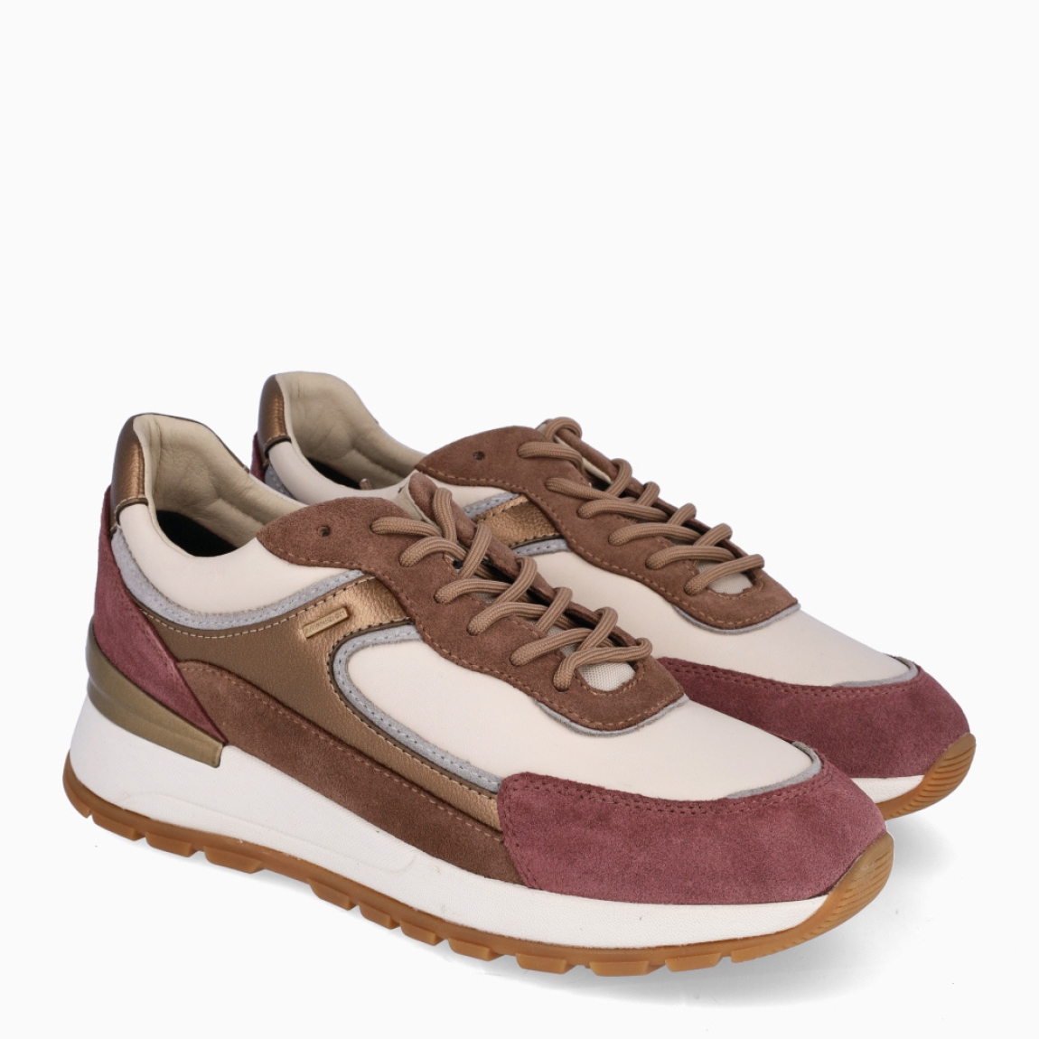 Deportivas de la marca Geox, modelo DESYA ABX. Deportivas elaboradas en piel color marrón, beig y granate, con detalles metalizados en el talón.. Deportivas con cierre a cordones. Deportivas Geox con suela de cuña. Deportivas GEOX DESYA ABX, ideal para ti!