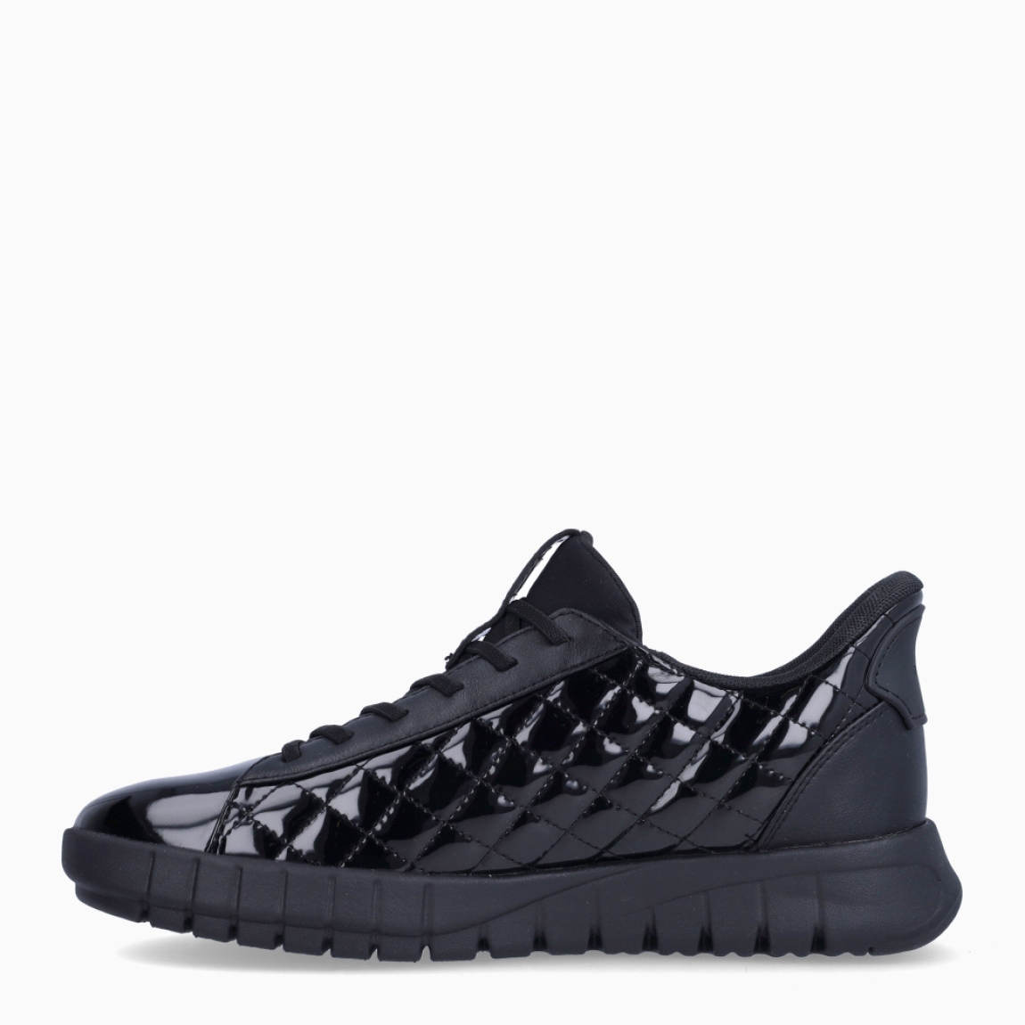 Deportivas de la marca GEOX, modelo D FLEXTRIDE PLUS. Deportivas en charol color negro con un panel lateral acolchado y acabado brillante. Deportivas con interior en piel negro con plantilla acolchada para máxima comodidad. Deportivas GEOX con cierre a cordones elásticos y suela dentada plana. Deportivas GEOX D FLEXTRIDE PLUS, ideal para ti!