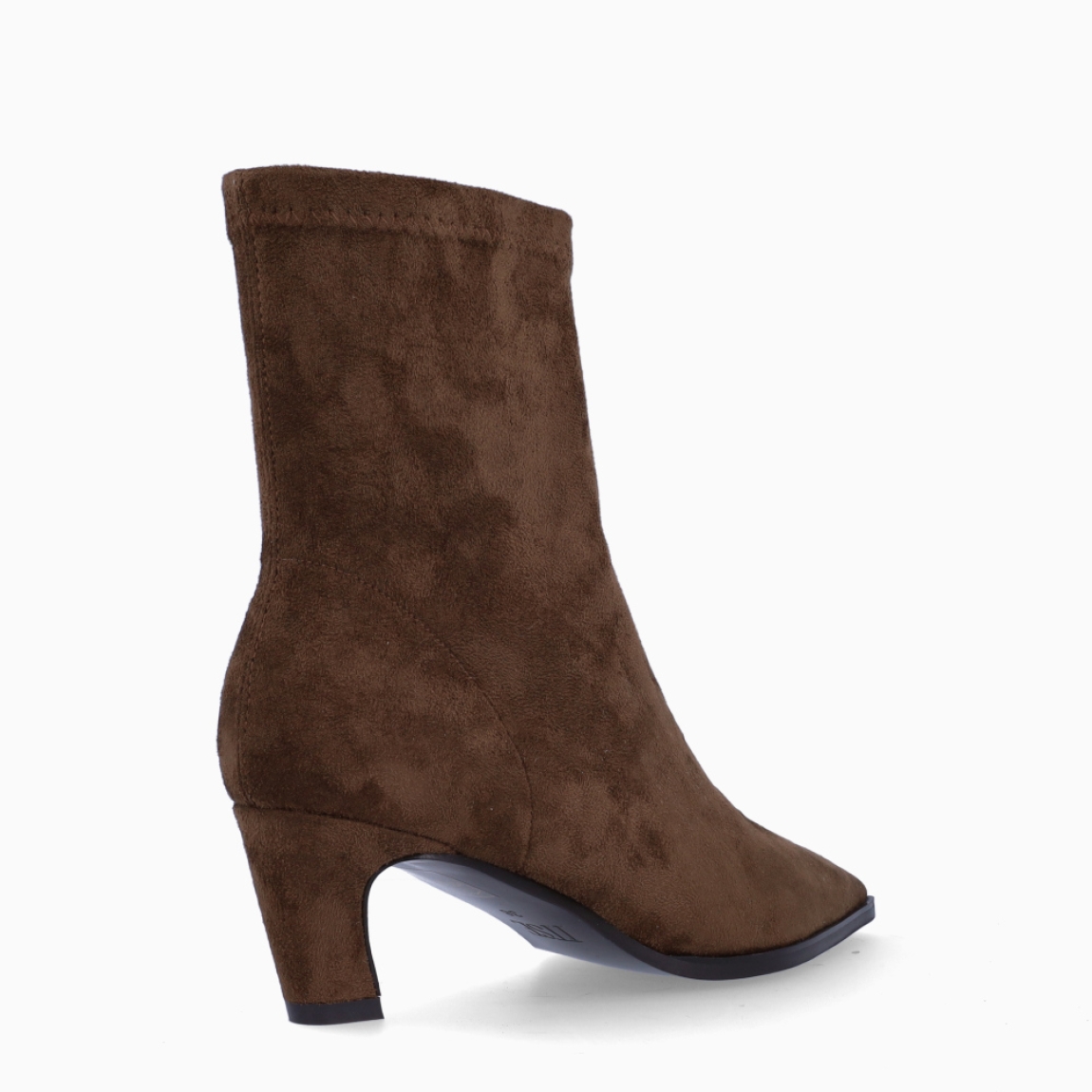 Botines de la marca Itse, modelo LATX. Botines elaborados en licra color taupe con efecto liso. Botines con punta lápiz y un tacón fino de 5cm de altura. Estos botines Itse tienen como cierre una cremallera. Botines Itse LAXT, son un complemento para tus looks con elegancia!