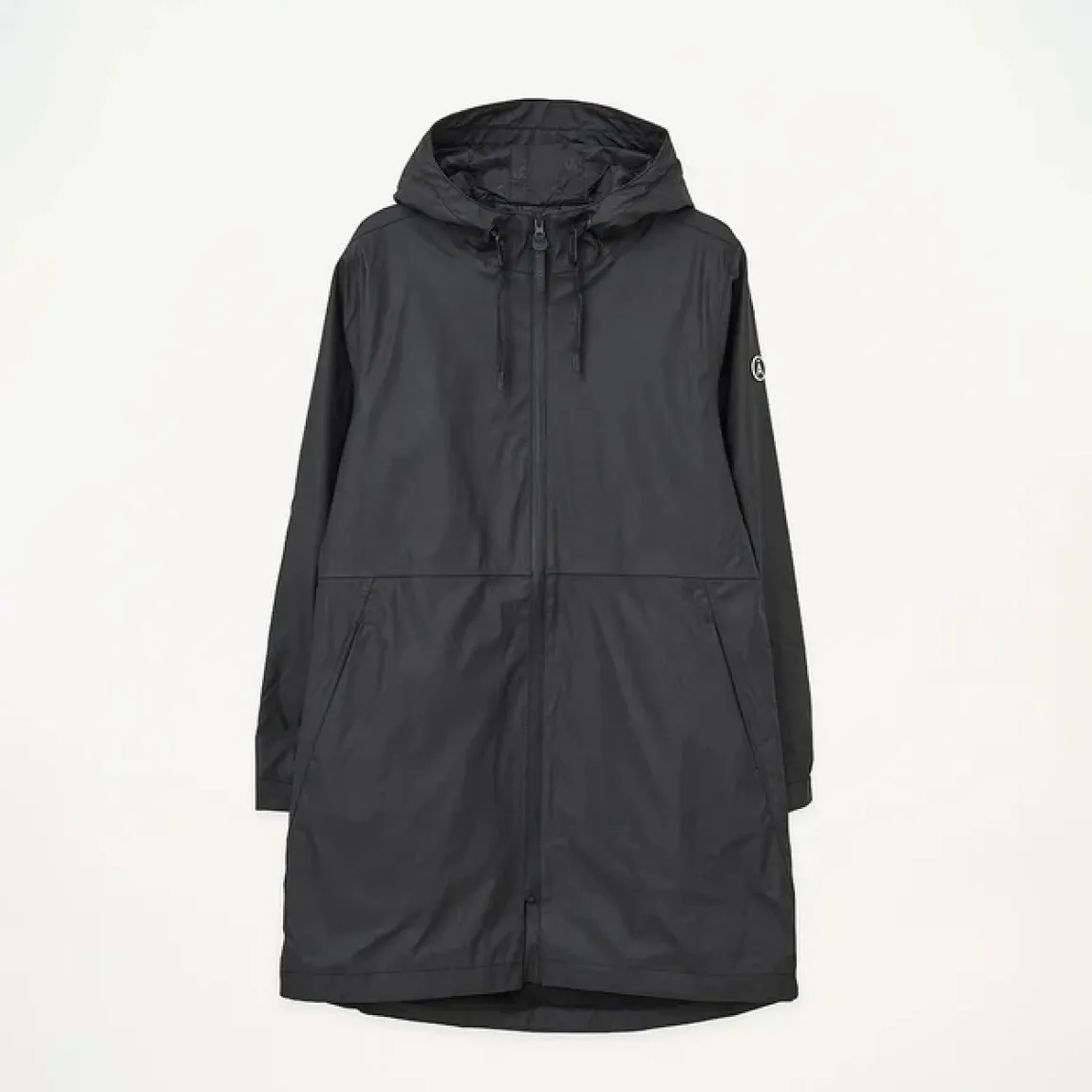 Chaqueta impermeable marca Tanta, modelo VAND. Chaqueta elaborada en poliuretano color negro que te mantiene abrigado y seco durante el otoño y el invierno. El aislamiento inteligente proviene de una fibra ligera tipo C que atrapa el calor corporal al tiempo que permite que salga la humedad. Este aislamiento sin plumas y transpirable brinda calidez y comodidad cuando la temperatura comienza a bajar. Esta chaqueta Tanta, cuenta con todas las costuras selladas para una mayor impermeabilidad. El abrigo Vand está acabado con una cremallera frontal impermeable y los bolsillos ocultos mantienen los objetos de valor seguros y crean una la silueta suave. No te puede faltar en el armario!
