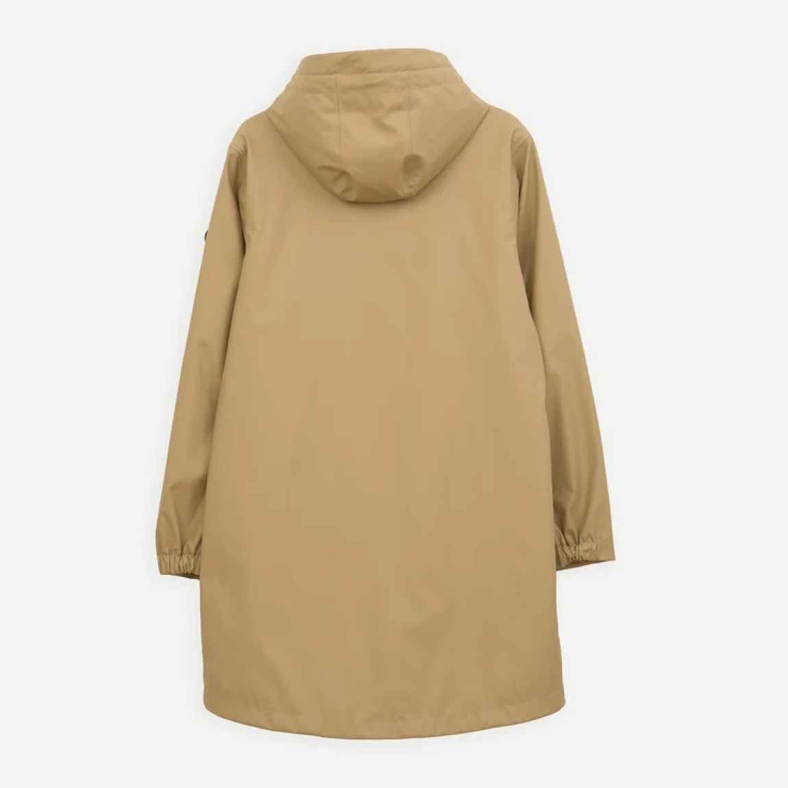 Chaqueta impermeable marca Tanta, modelo VAND. Chaqueta elaborada en poliuretano color camel que te mantiene abrigado y seco durante el otoño y el invierno. El aislamiento inteligente proviene de una fibra ligera tipo C que atrapa el calor corporal al tiempo que permite que salga la humedad. Este aislamiento sin plumas y transpirable brinda calidez y comodidad cuando la temperatura comienza a bajar. Esta chaqueta Tanta, cuenta con todas las costuras selladas para una mayor impermeabilidad. El abrigo Vand está acabado con una cremallera frontal impermeable y los bolsillos ocultos mantienen los objetos de valor seguros y crean una la silueta suave. No te puede faltar en el armario!