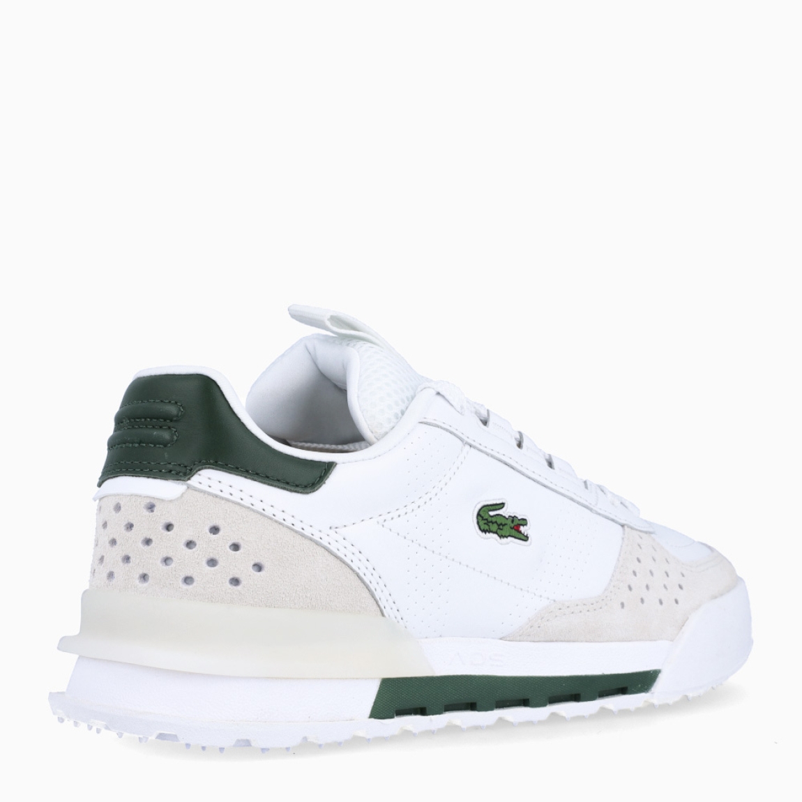 Deportivas de la marca Lacoste, modelo Slam Break. Deportivas con estilo tenístico tradicional e innovación moderna. La Slam Break es una zapatilla repleta de toques exclusivos de Lacoste. Combina una elegante parte superior de ante y piel color blanco con unas originales perforaciones decorativas y un exclusivo cocodrilo bordado. Un diseño elegante, con refuerzo en el talón de TPU y una suela técnica A.D.S. para ofrecer un resultado cómodo y ligero. Deportivas Lacoste Slam Break, son un complemento ideal para tus looks!