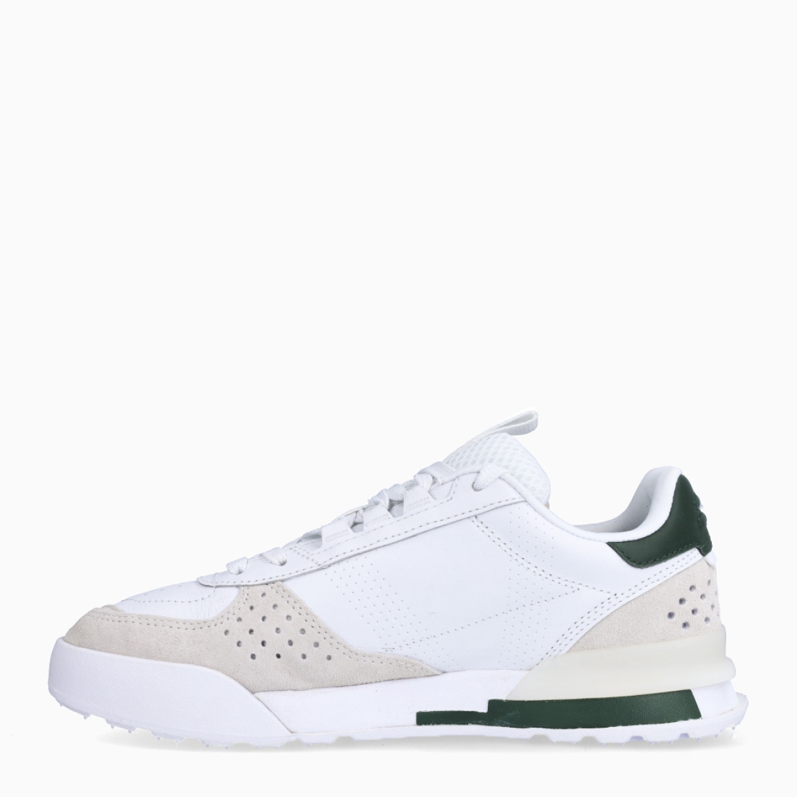 Deportivas de la marca Lacoste, modelo Slam Break. Deportivas con estilo tenístico tradicional e innovación moderna. La Slam Break es una zapatilla repleta de toques exclusivos de Lacoste. Combina una elegante parte superior de ante y piel color blanco con unas originales perforaciones decorativas y un exclusivo cocodrilo bordado. Un diseño elegante, con refuerzo en el talón de TPU y una suela técnica A.D.S. para ofrecer un resultado cómodo y ligero. Deportivas Lacoste Slam Break, son un complemento ideal para tus looks!