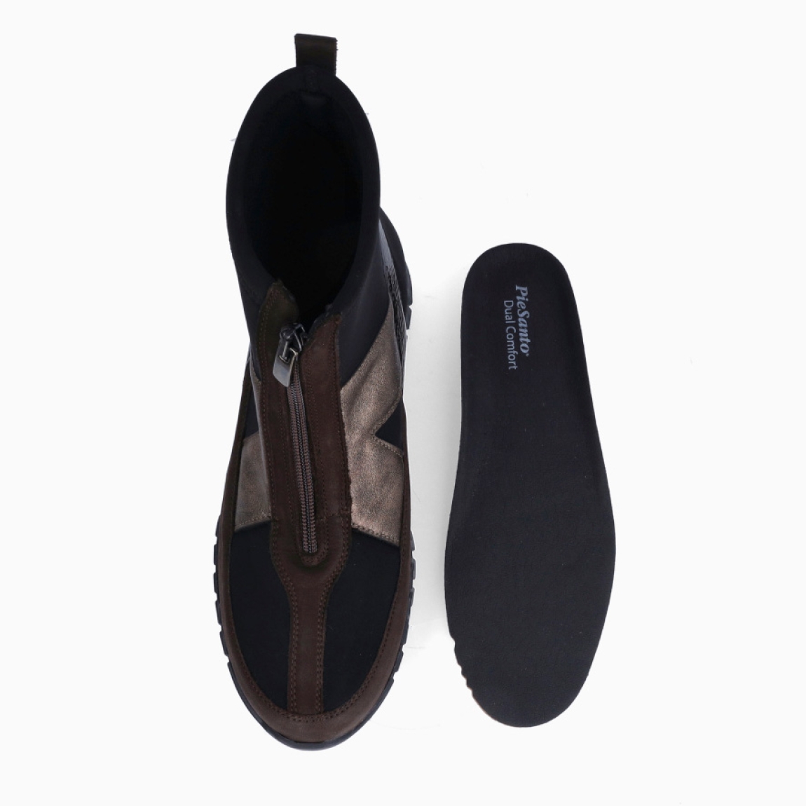 Botines de la marca Piesanto, modelo SETTA. Botines elaborados en naylon color marrón oscuro con detalle en dorado. Botines especializados en confort. Interior con plantilla extraíbles que se ajustan a la forma de tu pie. Botines Piesanto con suela dentada con plataforma de 3cm de altura. Estos botines Piesanto SETTA son ideales para ti!
