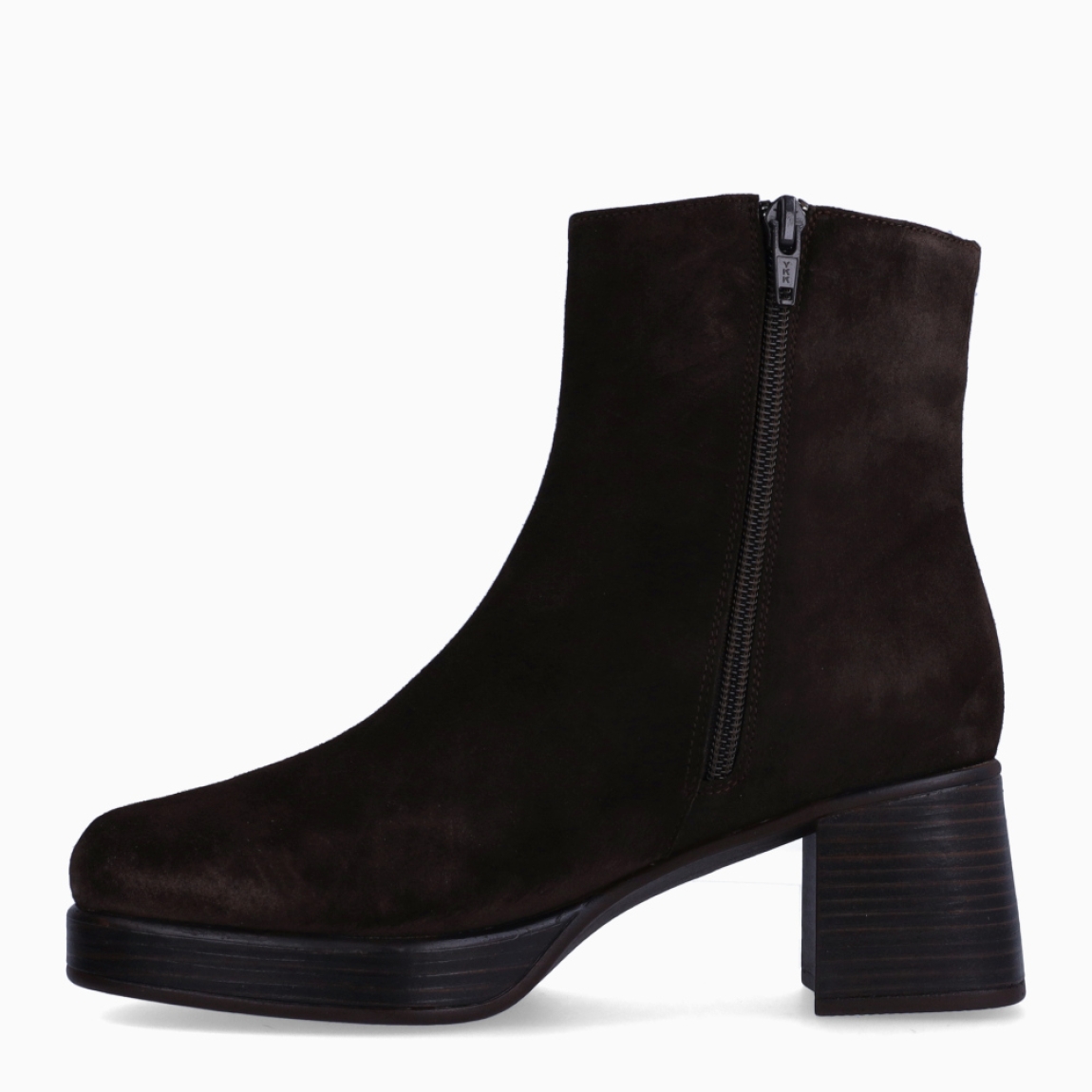 Botines de la marca Piesanto, modelo CAOB. Botines elaborados en ante color marrón oscuro. Botines especializados en confort. Interior con plantilla extraíbles que se ajustan a la forma de tu pie. Botines Piesanto con tacón grueso de 6cm de altura. Estos botines Piesanto CAOB son ideales para ti!