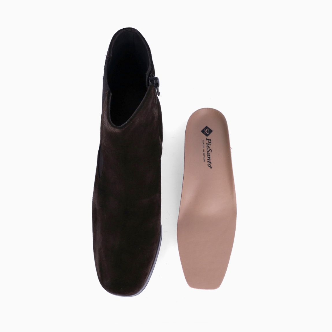 Botines de la marca Piesanto, modelo CAOB. Botines elaborados en ante color marrón oscuro. Botines especializados en confort. Interior con plantilla extraíbles que se ajustan a la forma de tu pie. Botines Piesanto con tacón grueso de 6cm de altura. Estos botines Piesanto CAOB son ideales para ti!
