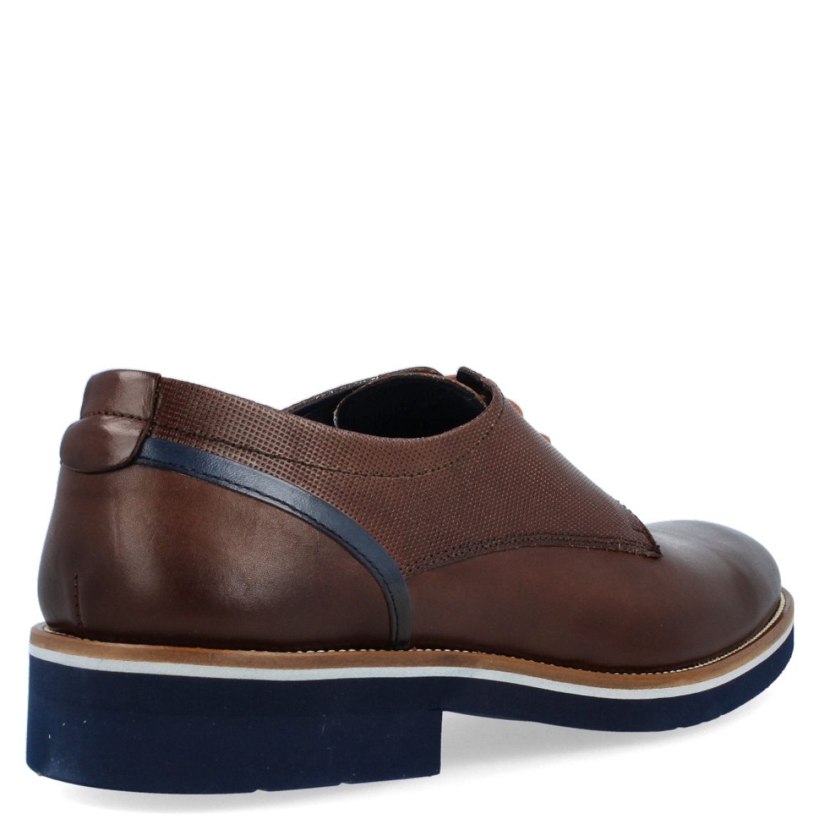 Blucher de la marca Keep Honest, modelo 0109. Exterior en piel de color marrón. Interior en piel de color negro. Cierre con cordones. Tacón de 2,5 cm, incluyendo 1 cm de plataforma. Plantilla muy acolchada. Calzado ligero y muy cómodo.