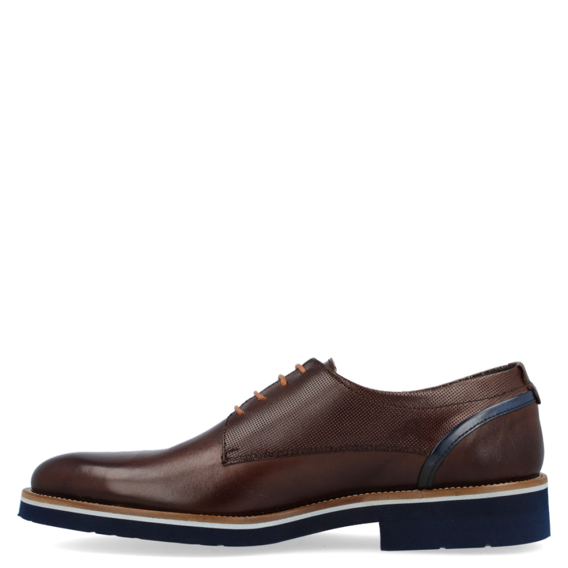 Blucher de la marca Keep Honest, modelo 0109. Exterior en piel de color marrón. Interior en piel de color negro. Cierre con cordones. Tacón de 2,5 cm, incluyendo 1 cm de plataforma. Plantilla muy acolchada. Calzado ligero y muy cómodo.