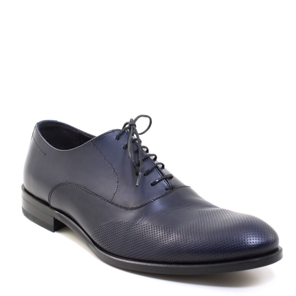 Blucher de la marca Sergio Serrano modelo 2241. Exterior de piel de color marino con cierre de cordones y punta picada. Suela de goma.