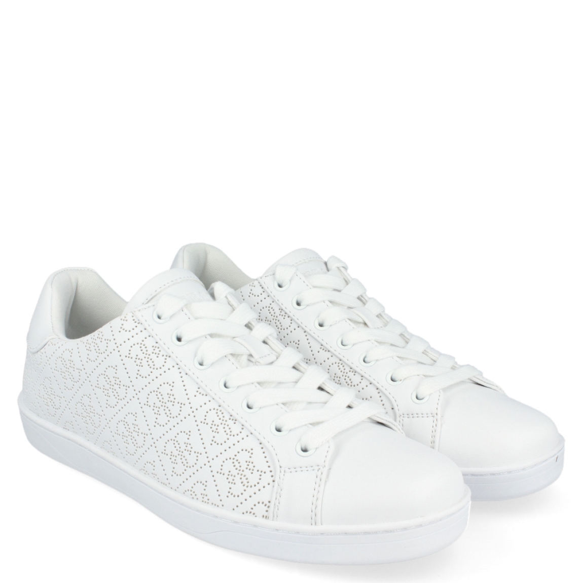 Deportiva de la marca Guess modelo Rosalia. Exterior de la deportiva en polipiel de color blanco con logo 4g de Guess calado. Interior en textil de color blanco. Cierre de la deportiva con cordones. Punta del zapato redonda. Suela de goma con 2,5 cm de plataforma. Inscripción del logo de Guess frontal. La zapatilla Guess Rosalia és ideal para el día a día!