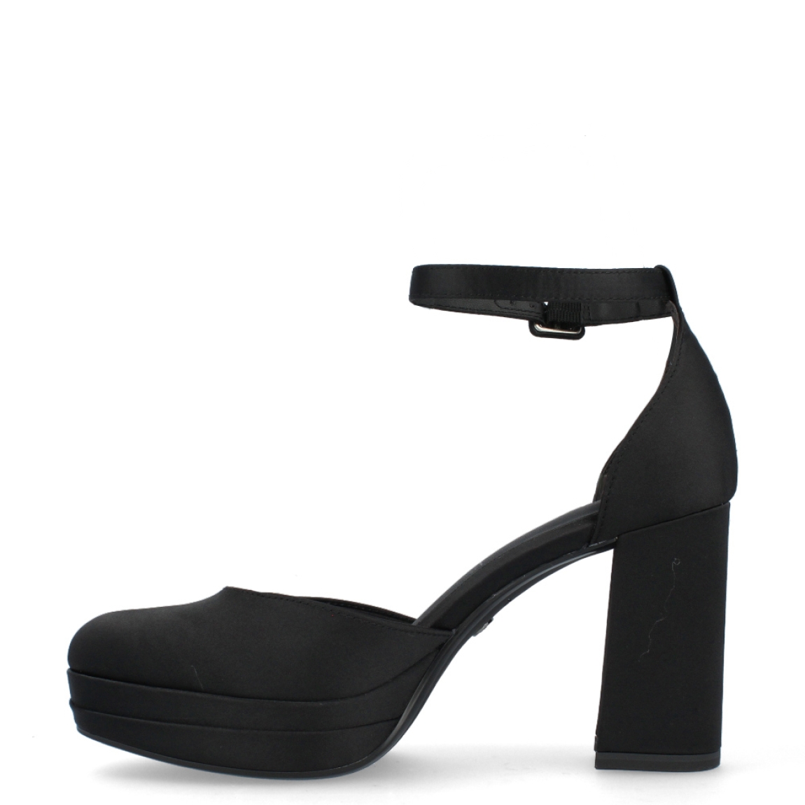 Sandalia de la marca Tamaris, modelo Antonella. Exterior de la sandalia en textil de color negro. Interior de la sandalia en textil de color negro. Cierre de la sandalia con hebilla en el tobillo. Sandalia con tacón de 9 cm de altura. Sandalia con plataforma de 2,5 cm de altura. Sandalia vegana de la marca Tamaris. La sandalia Tamaris Antonella es cómoda y un básico de fondo de armario.