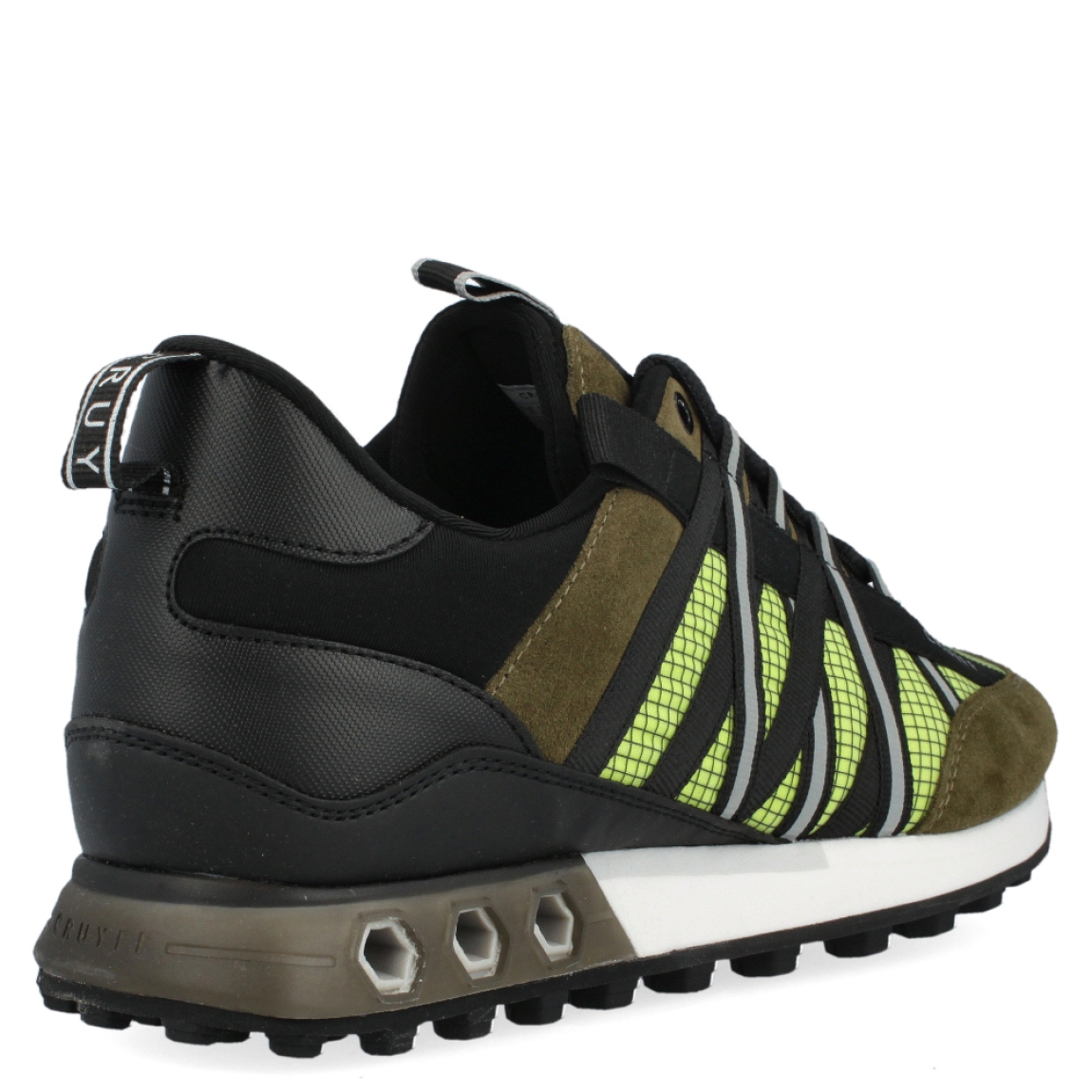 Deportiva de la marca Cruyff, modelo Fearia Hex-Tech. Exterior de la deportiva en nylon de color verde con detalles en color kaki. Interior de la deportiva en textil de color negro. Cierre de la deportiva con cordones. Suela de goma dentada de 2 cm. Los tubos hexagonales son diseñados para permitir la entrada de aire a la parte posterior de la zapatilla, proporcionando un extra de soporte al pie. Plantilla muy cómoda, acolchada para garantizar el máximo confort. La deportiva Cruyff Fearia Hex-Tech es una nueva y exclusiva technología de Cruyff que mejora el rendimiento gracias a una mayor amortiguación.
