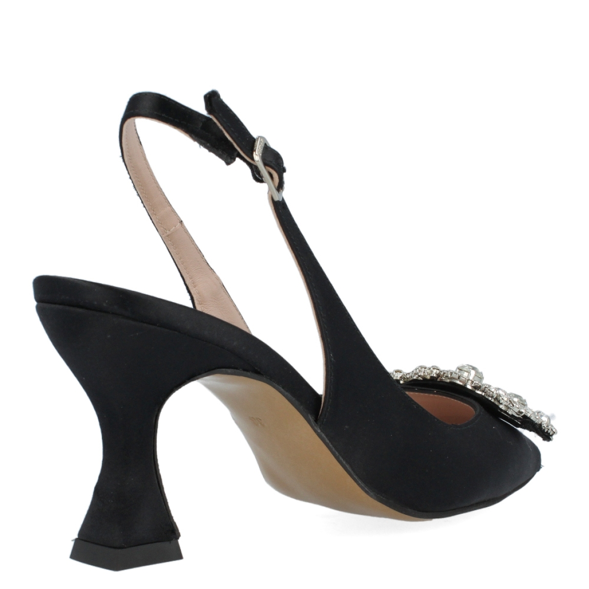 Sandalia de la marca Munné, modelo Sophia. Exterior de la sandalia de raso de color negro. Detalle adorno de pedreria en la punta del zapato. Interior de la sandalia de piel de color beig. Cierre de la sandalia con hebilla lateral en el tobillo. Plantilla del zapato acolchada para garantizar el máximo confort. Sandalia con tacón destalonado de 6 cm. La sandalia de tacón de Munné Sophia es muy elegante, perfecta para complementar tus looks más especiales!
