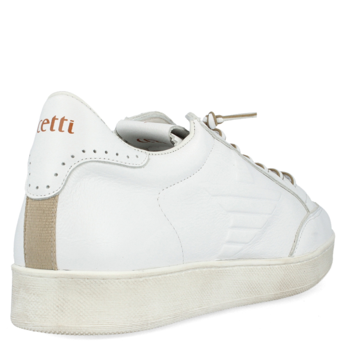 Deportiva clásica de la marca Cetti, modelo 1307. Exterior de la deportiva de piel de color blanco. Interior de la deportiva de piel de color blanco. Deportiva con cierre con cordones elásticos. Deportiva con suela de goma de 2 cm de cuña. Plantilla muy cómoda, acolchada para garantizar la máxima comodidad. La deportiva 1307 de Cetti es una deportiva básica e ideal para ir cómodo cada día.