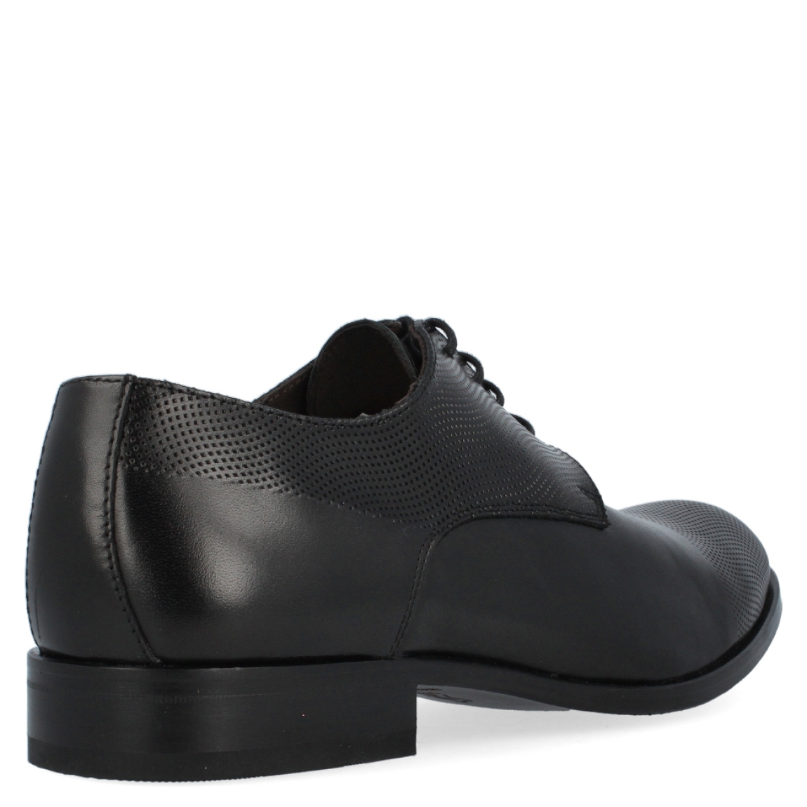 Blucher clásico de la marca Sergio Serrano modelo Bahia. Exterior del blucher de piel de color negro. Interior del blucher de piel de color gris oscuro. Cierre del blucher con cordones. Blucher con suela de goma y tacón bajo de 2 cm.