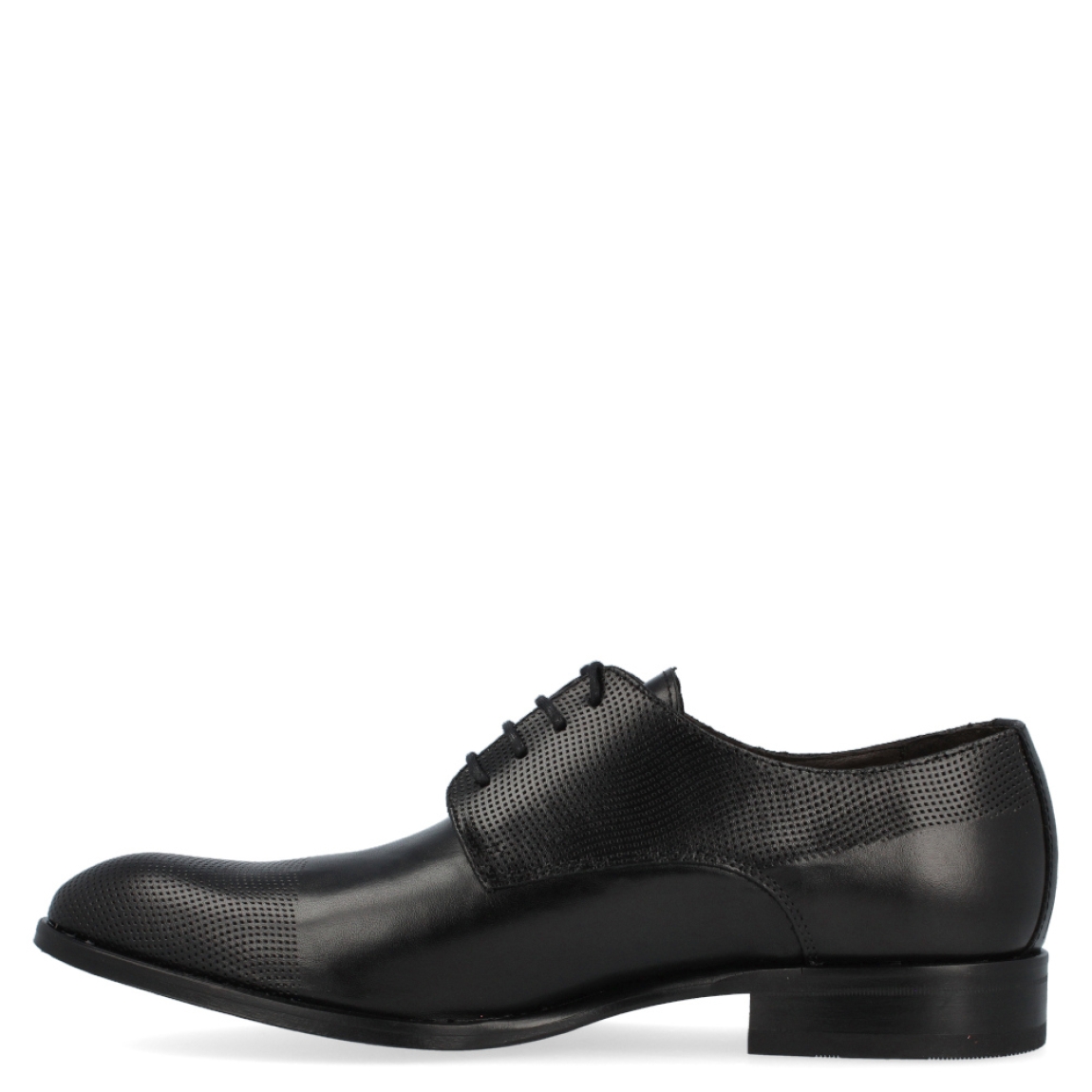 Blucher clásico de la marca Sergio Serrano modelo Bahia. Exterior del blucher de piel de color negro. Interior del blucher de piel de color gris oscuro. Cierre del blucher con cordones. Blucher con suela de goma y tacón bajo de 2 cm.