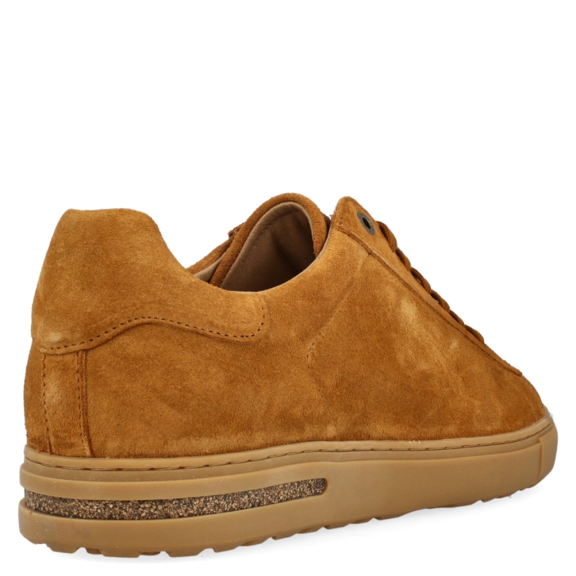 Deportiva de la marca Birkenstock, modelo Bend Low. Exterior de la deportiva de ante de color camel. Interior de la deportiva de piel de color marrón. Cierre de la deportiva con cordones al tono. Suela de goma de caucho natural. Deportiva con plantilla de corcho y látex de forma anatómica, que se adapta perfectamente al pie. Deportiva con plantilla extraíble. La deportiva Bend Low de Birkenstock es una deportiva sencilla y versátil.