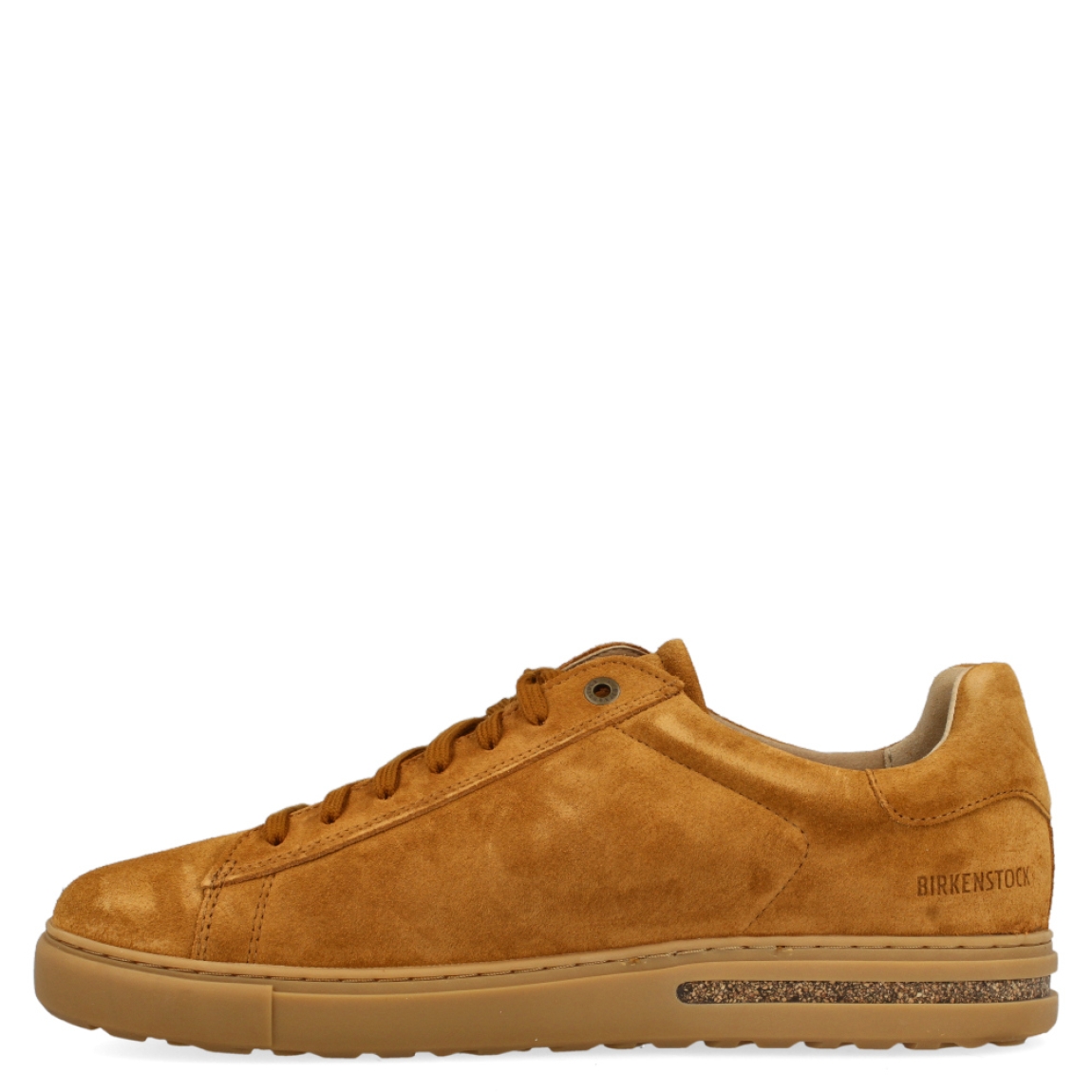 Deportiva de la marca Birkenstock, modelo Bend Low. Exterior de la deportiva de ante de color camel. Interior de la deportiva de piel de color marrón. Cierre de la deportiva con cordones al tono. Suela de goma de caucho natural. Deportiva con plantilla de corcho y látex de forma anatómica, que se adapta perfectamente al pie. Deportiva con plantilla extraíble. La deportiva Bend Low de Birkenstock es una deportiva sencilla y versátil.