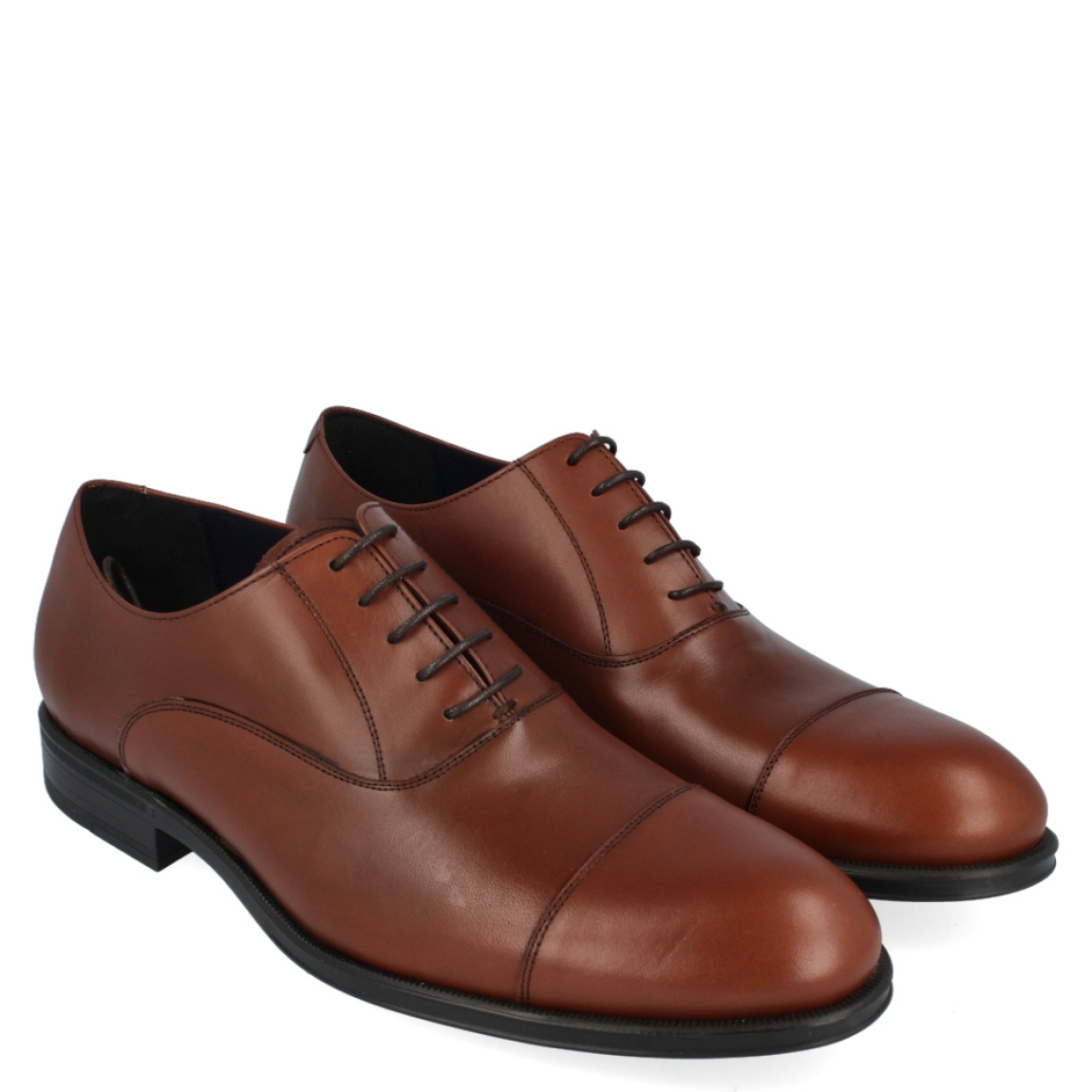 Blucher de la marca Keep Honest, modelo 0401. Exterior del blucher de piel de color cuero. Interior del blucher de piel de color negro. Cierre del blucher con cordones. Blucher con tacón de 2,5 cm, incluyendo 1 cm de plataforma. Blucher con plantilla muy acolchada. El blucher de Keep Honest, modelo 0401, es un calzado ligero y muy cómodo.