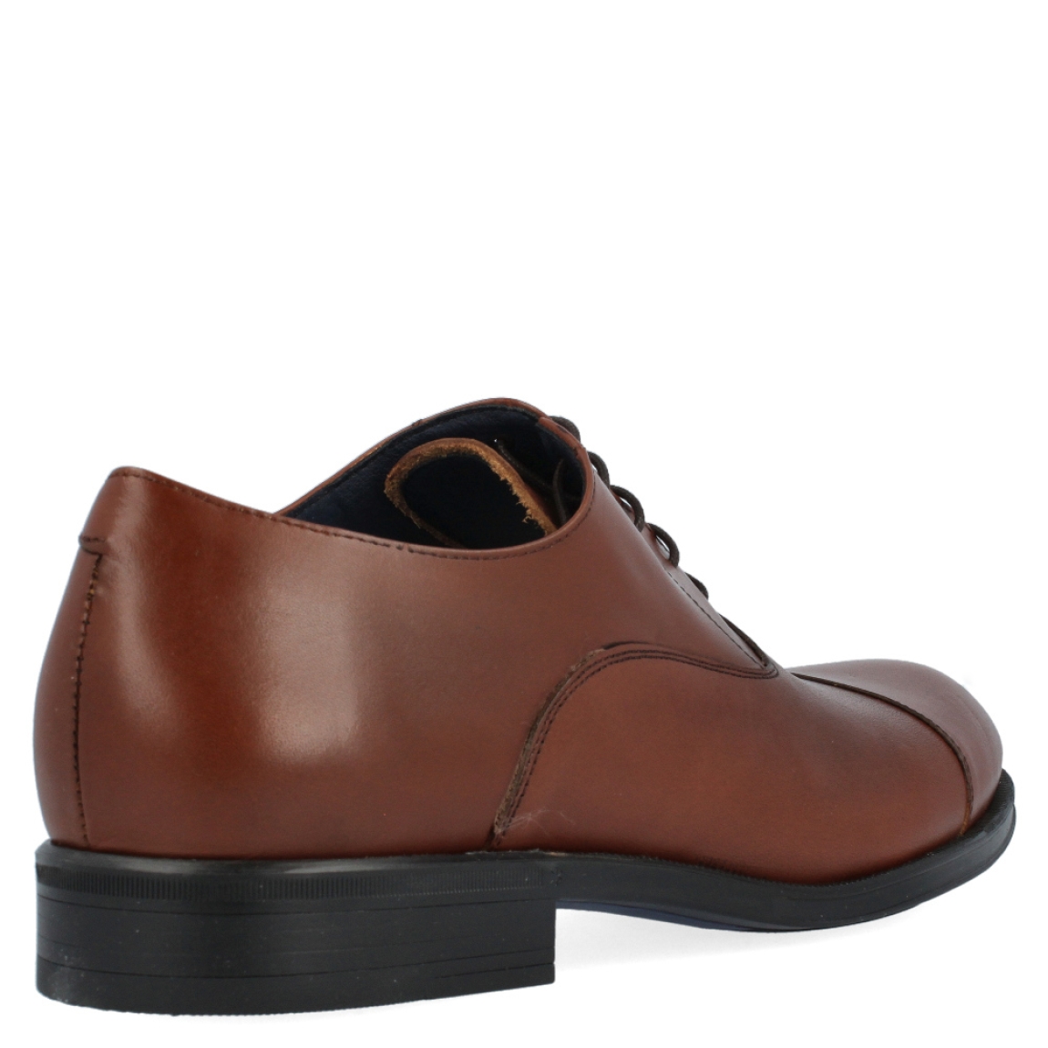 Blucher de la marca Keep Honest, modelo 0401. Exterior del blucher de piel de color cuero. Interior del blucher de piel de color negro. Cierre del blucher con cordones. Blucher con tacón de 2,5 cm, incluyendo 1 cm de plataforma. Blucher con plantilla muy acolchada. El blucher de Keep Honest, modelo 0401, es un calzado ligero y muy cómodo.
